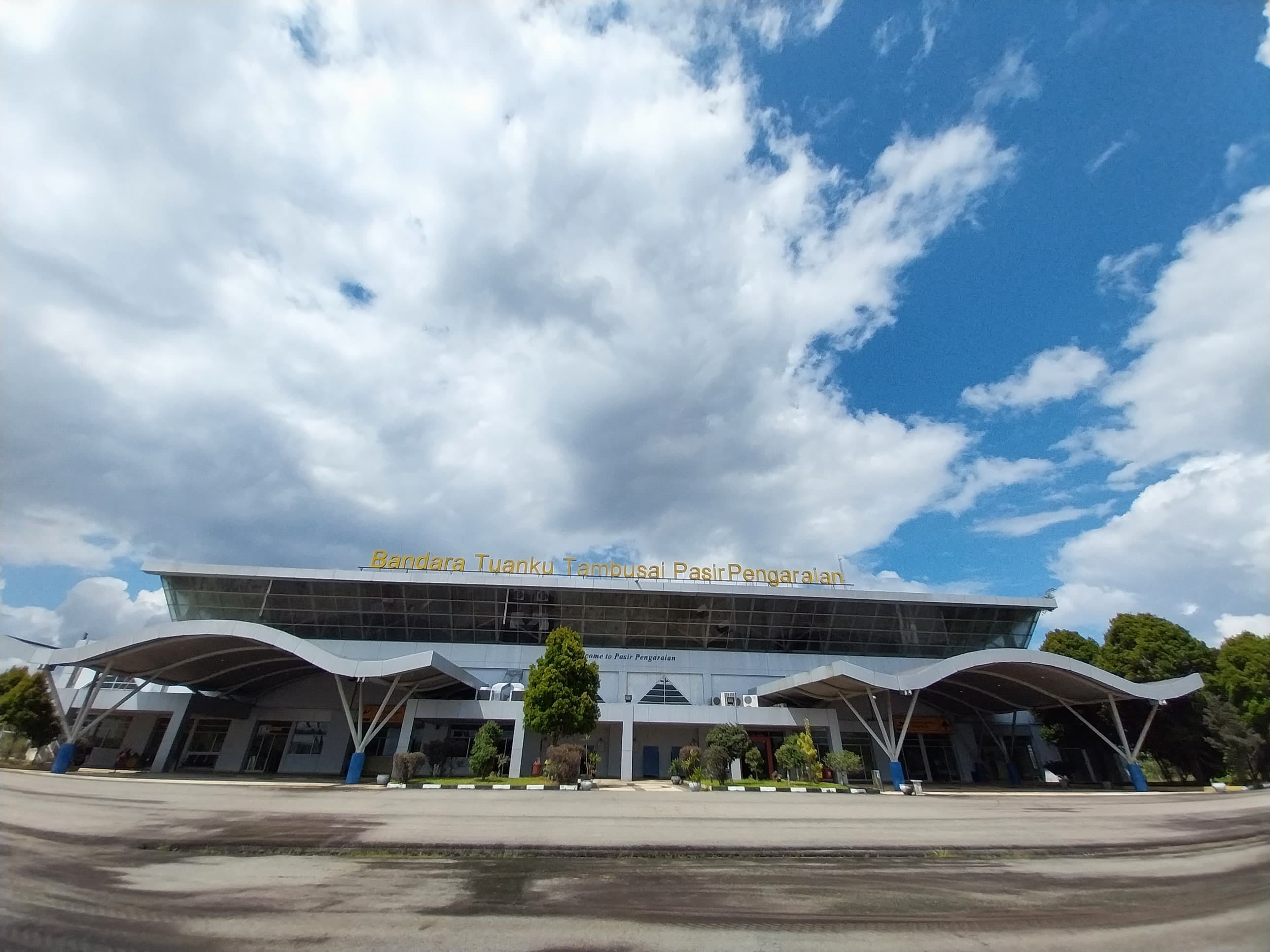 Foto Bandara Terminal (dari sisi Airside)