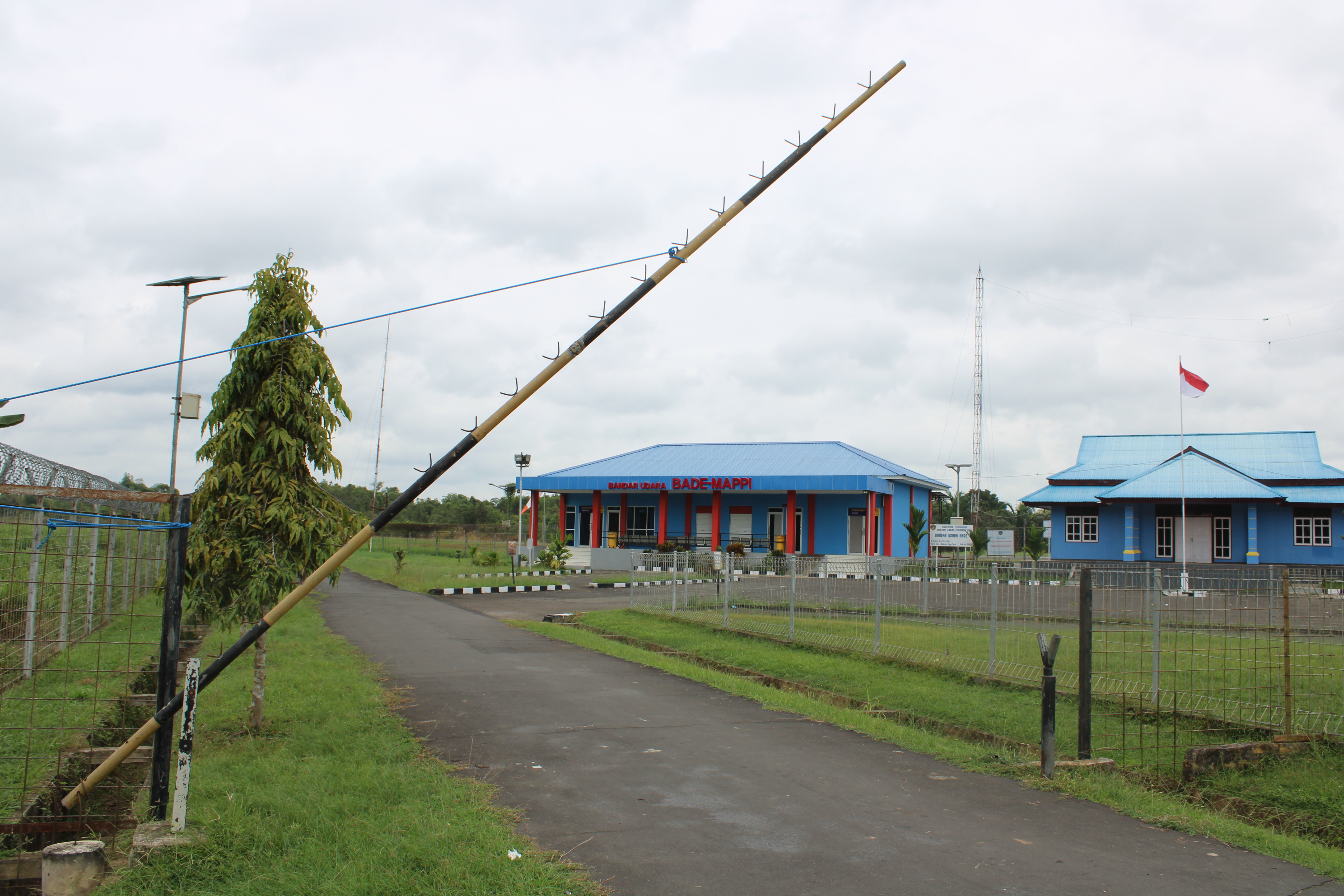 Foto Bandara Jalan Masuk Bandara