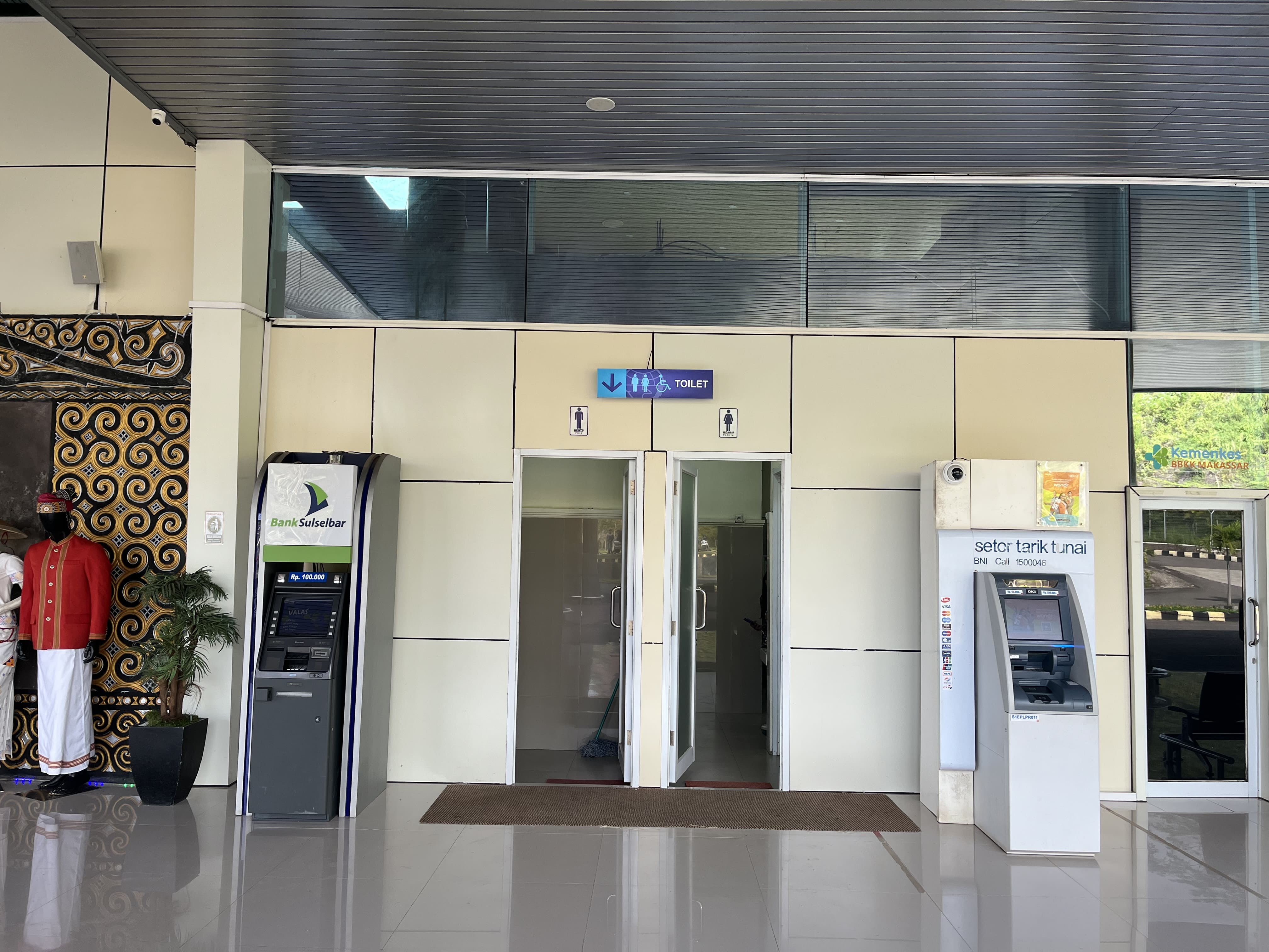 Foto Bandara Toilet dan ATM Bandara Toraja