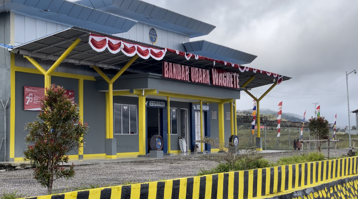 Foto Bandara Terminal Tampak Samping