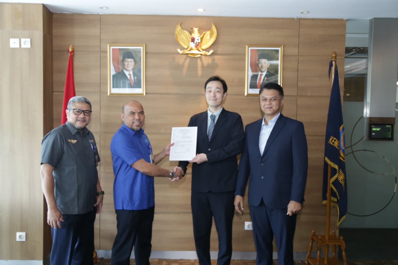 Kemenhub Serahkan Sertifikat Tipe Validasi Drone Kargo HY100, Tonggak Baru Inovasi Penerbangan Nasional