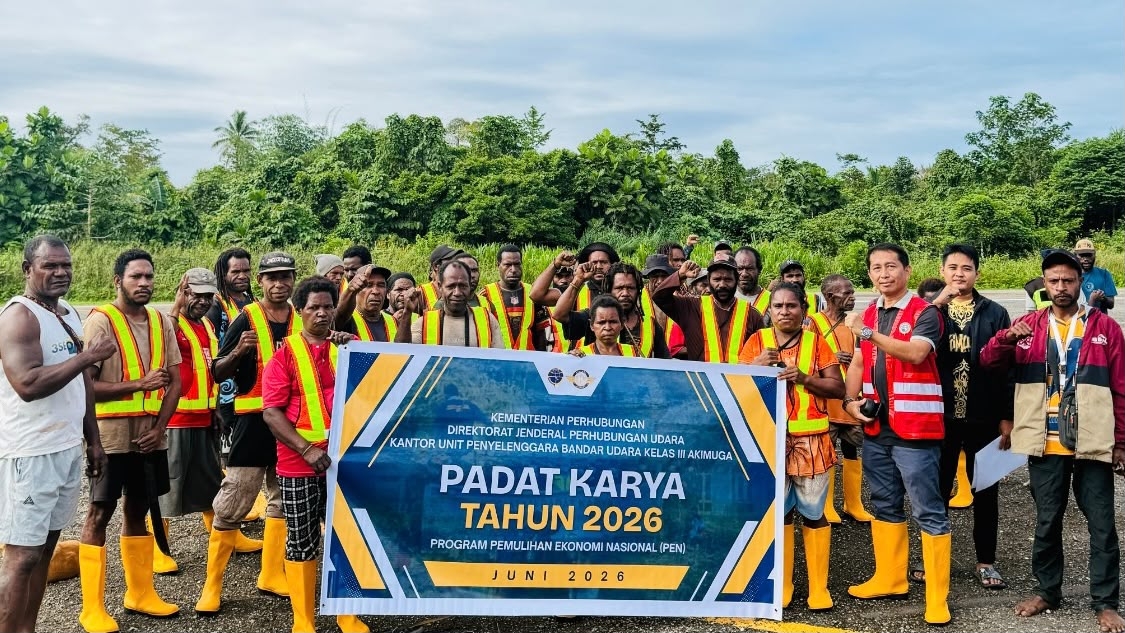 Gambar Berita dengan Judul Kegiatan Padat Karya Bandar Udara Akimuga Tahun 2026 Berjalan Lancar