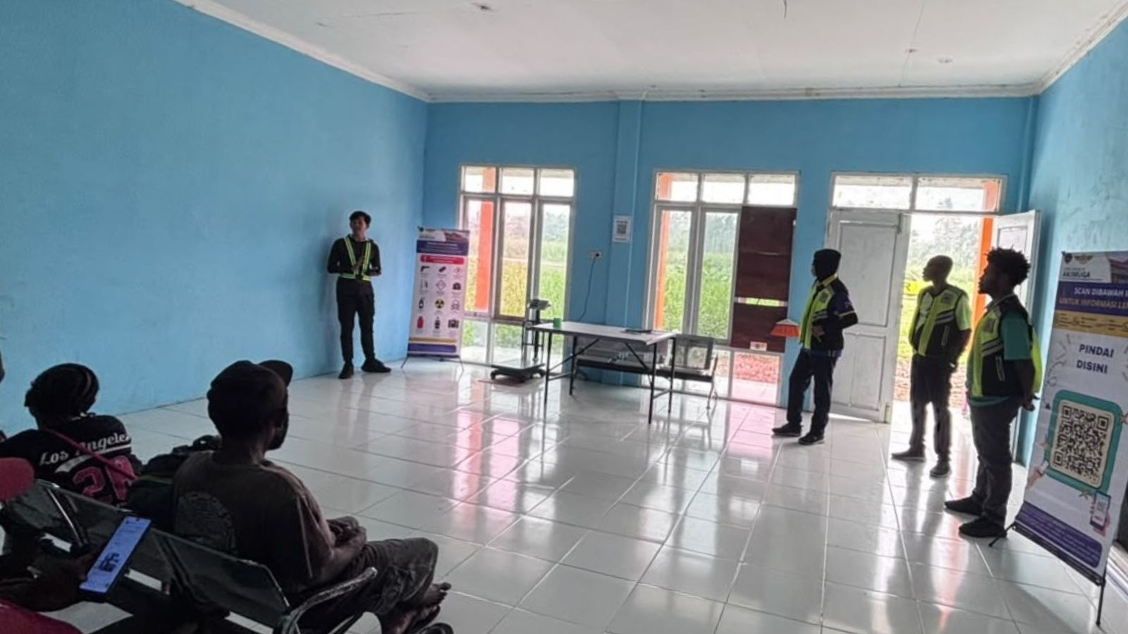 Gambar Berita dengan Judul Bandar Udara Akimuga Laksanakan Promosi Keselamatan Penerbangan Kepada Penumpang