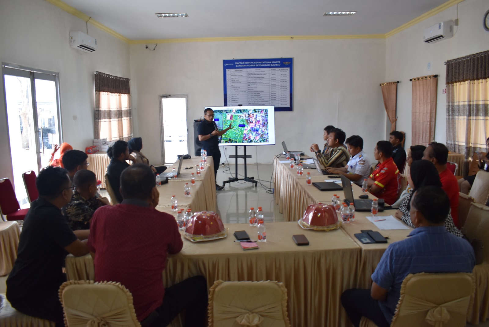 RAPAT PENGEMBANGAN BANDARA BERSAMA PEMERINTAH KOTA