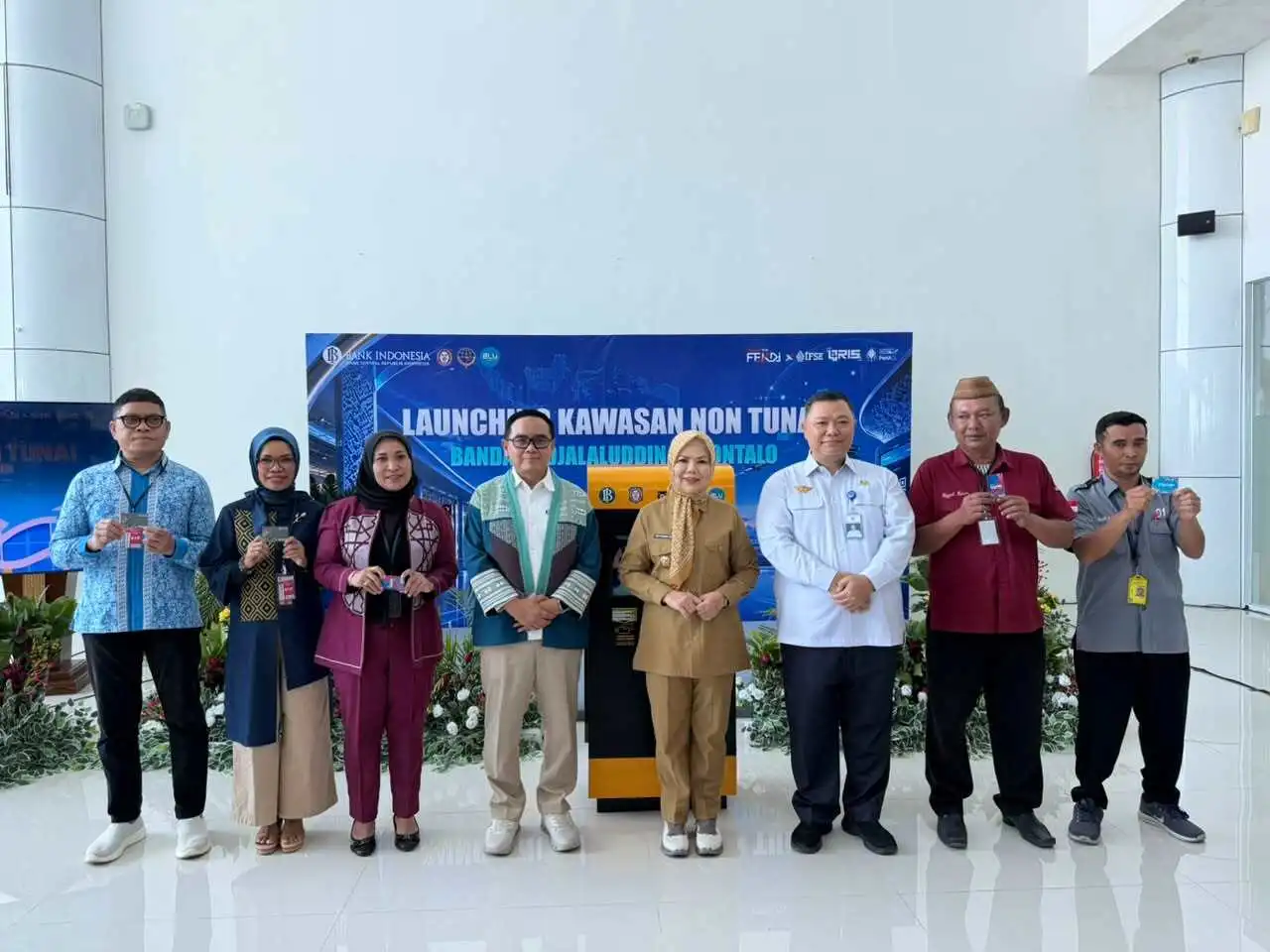Gambar Berita dengan Judul LAUNCHING KAWASAN NON TUNAI DI BANDARA DJALALUDDIN DORONG KEMUDAHAN TRANSAKSI DIGITAL