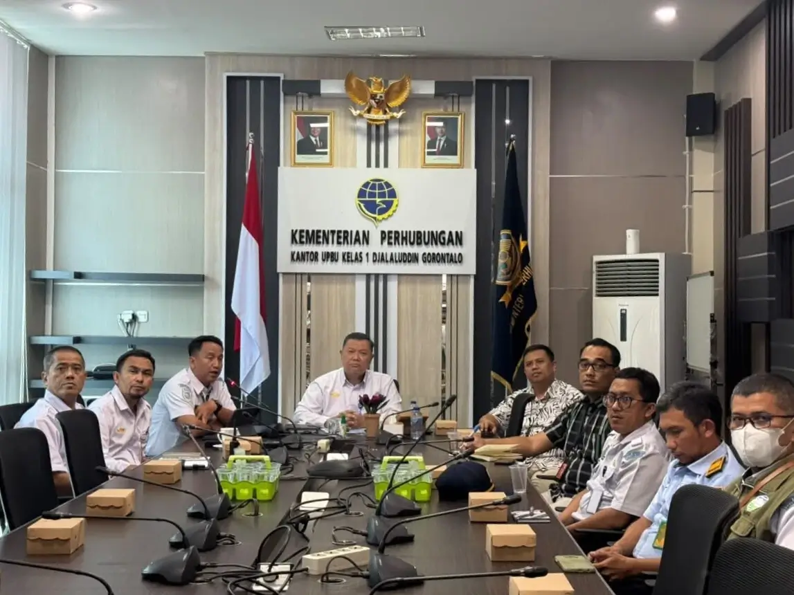 Gambar Berita dengan Judul DAMPAK KABUT ASAP KARHUTLA, BANDARA DJALALUDDIN GORONTALO PASTIKAN OPERASIONAL PENERBANGAN BERJALAN NORMAL