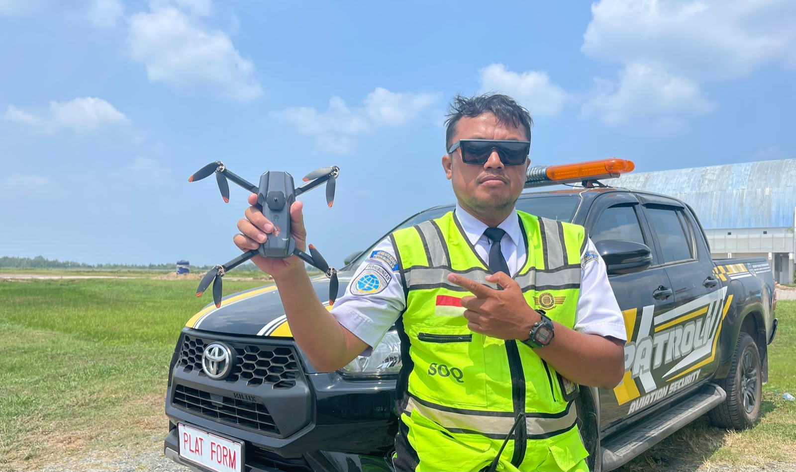 Gambar Berita dengan Judul PETUGAS PENGAMANAN PENERBANGAN TEMUKAN DRONE LIAR TERJATUH DI RUNWAY 27, KESELAMATAN PENERBANGAN MENJADI PRIORITAS