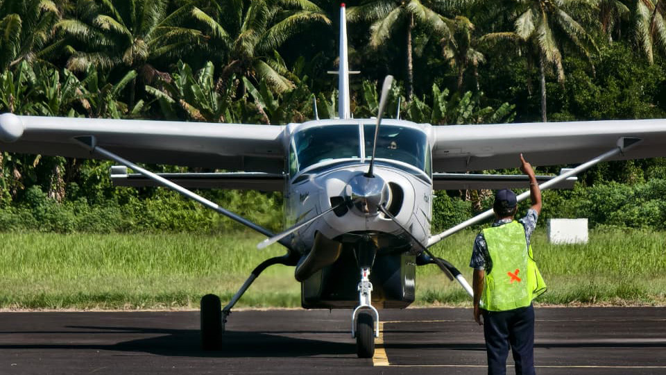 Gambar Berita dengan Judul Bandar Udara Gamar Malamo Kembali Beroperasi Normal