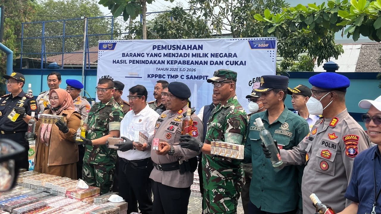 UPBU H. Asan Sampit Hadiri Pemusnahan Barang Milik Negara Hasil Penindakan Bea Cukai