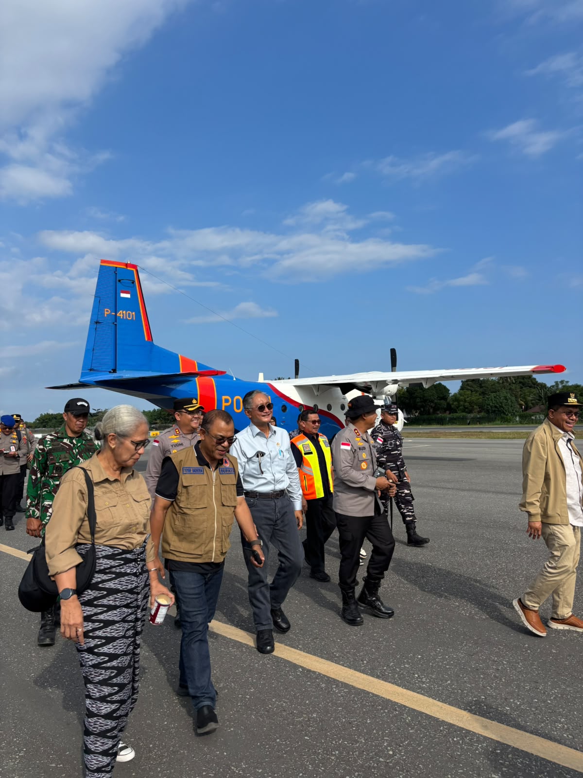 Kunjungan Menteri Pekerjaan Umum Dalam Peninjauan Korban Gempa Bumi di NTT