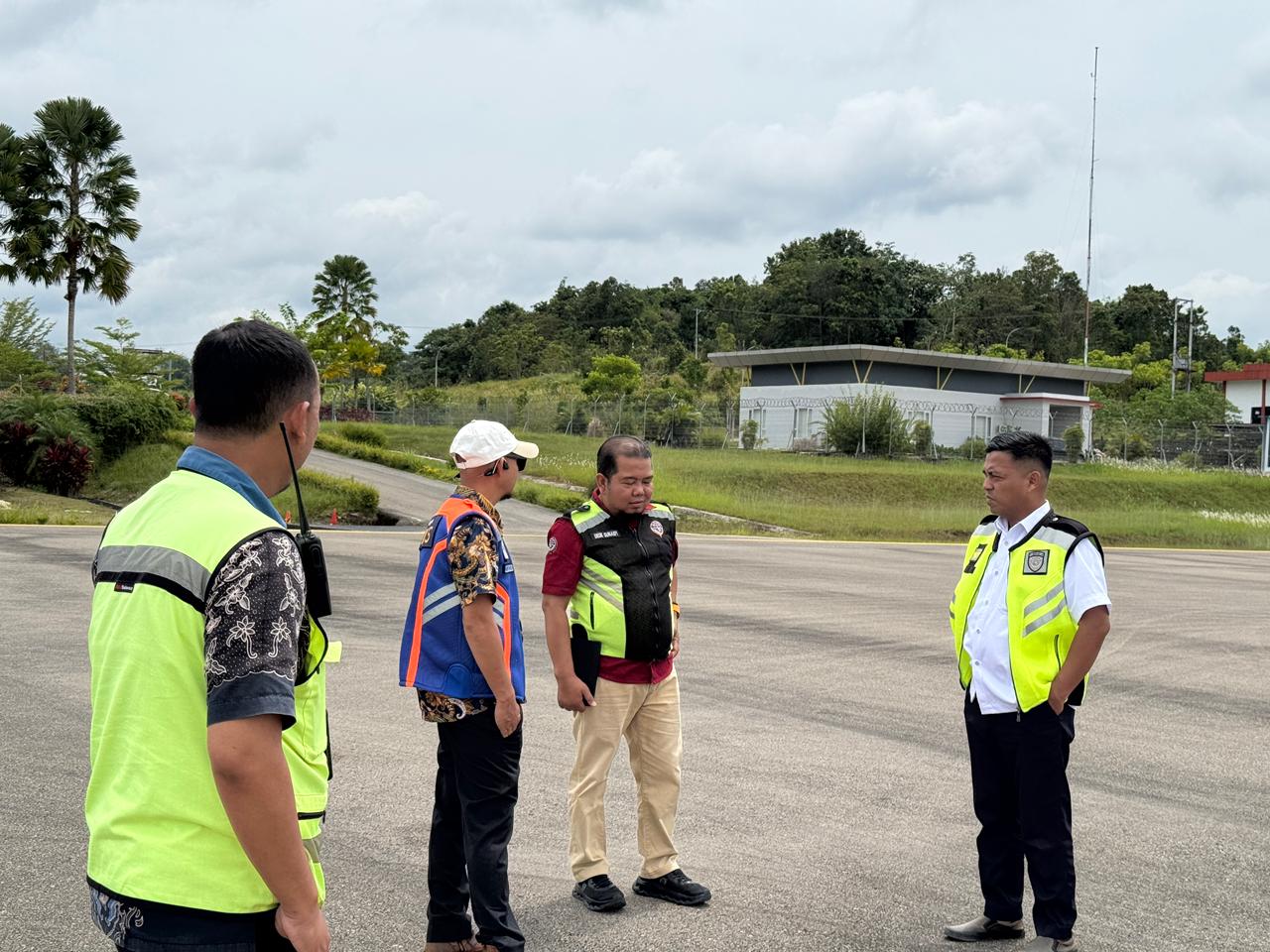 Gambar Berita dengan Judul Pastikan Mudik 2026 Aman dan Nyaman, OBU Wilayah VII Pantau Kesiapan Pelayanan dan Keselamatan Bandara Haji Muhammad Sidik Muara Teweh