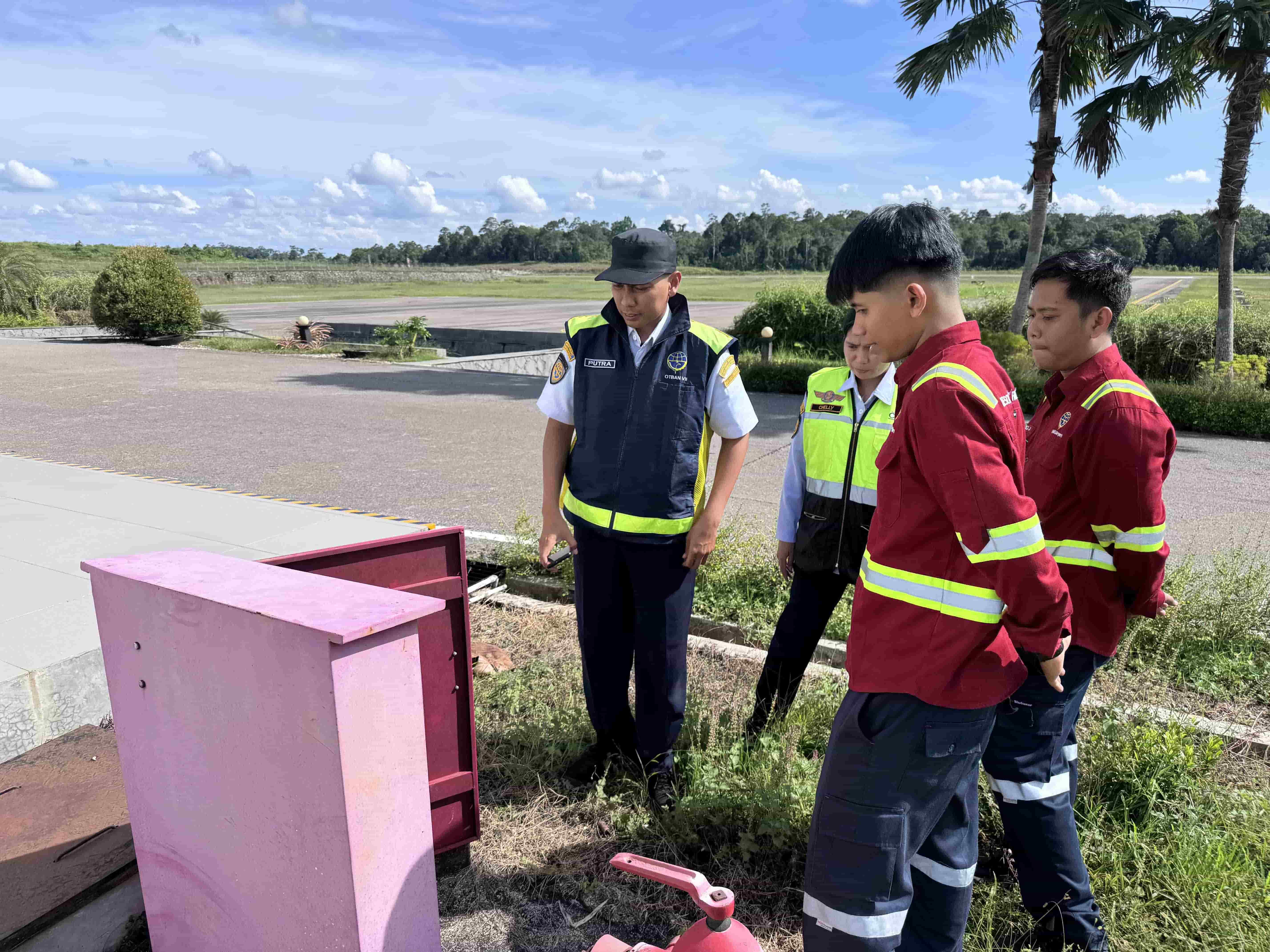 Gambar Berita dengan Judul Inspektur Otoritas Bandara Wilayah VII Balikpapan Laksanakan Pengawasan Keselamatan Operasi Bandar Udara Tahun 2026