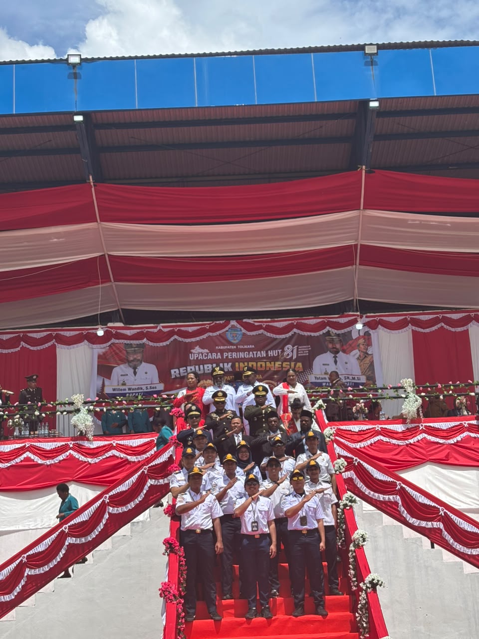 Gambar Berita dengan Judul PEGAWAI UPBU KELAS III KARUBAGA MENGIKUTI UPACARA PERINGATAN HUT KE-81 KEMERDEKAAN REPUBLIK INDONESIA DI KABUPATEN TOLIKARA