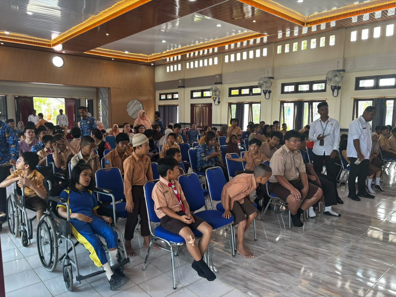 Gambar Berita dengan Judul Khidmatnya Puncak Harhubnas 2026: UPBU Kol. Robert Atty Bessing Gelar Upacara Bendera dan Bakti Sosial Inklusif