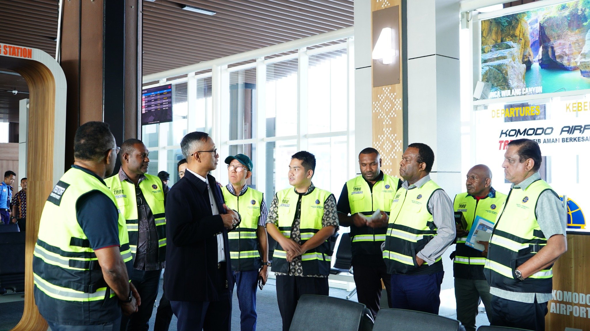 Gambar Berita dengan Judul BANDARA KOMODO TERIMA KUNJUNGAN DELEGASI PAPUA NUGINI, BERBAGI PENGETAHUAN TATA KELOLA BANDARA REGIONAL