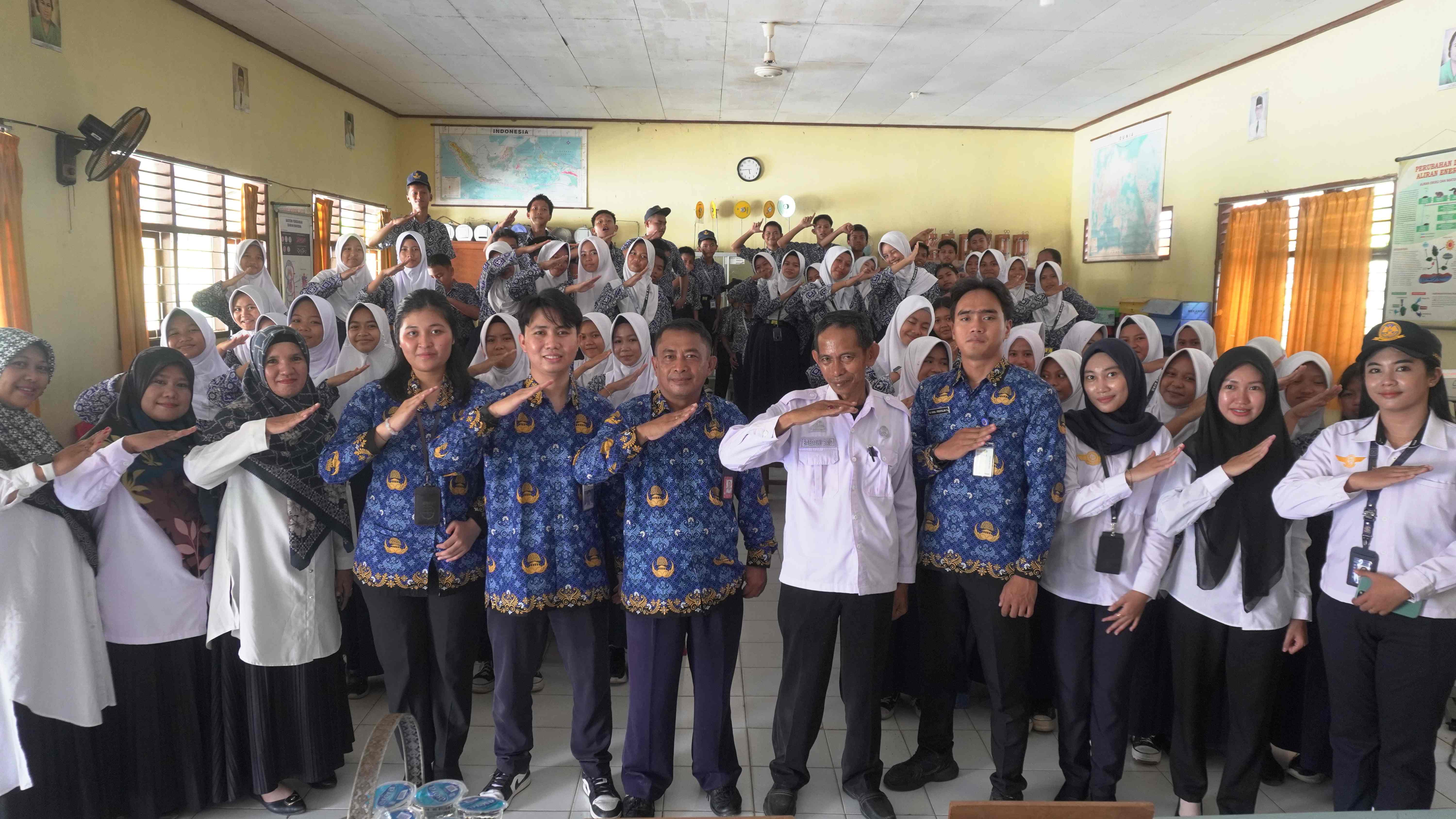 Gambar Berita dengan Judul UPBU Lagaligo Laksanakan Program “ASN Mengajar” di Dua Sekolah di Kabupaten Luwu