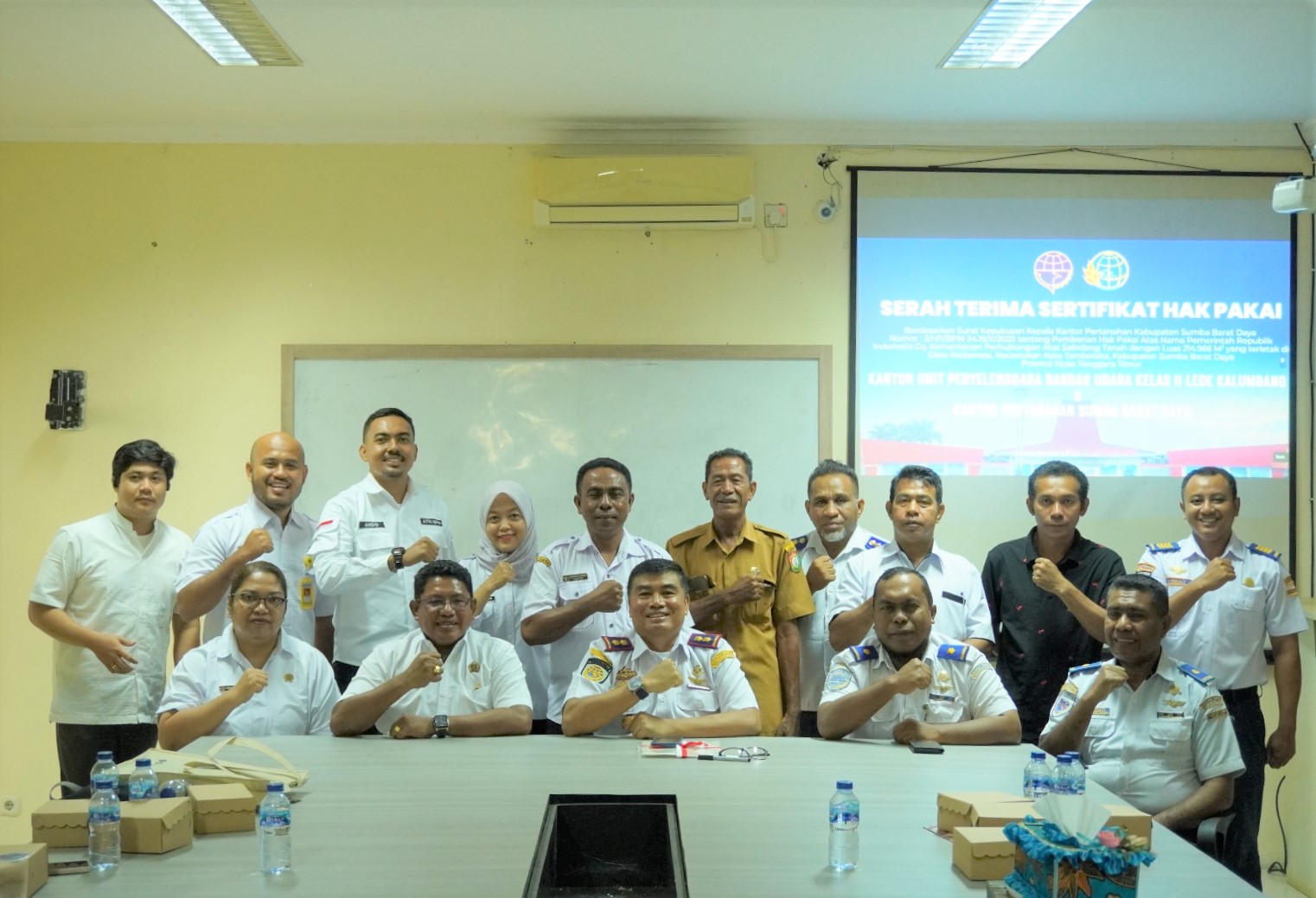 Gambar berita dengan judul Serah Terima Sertifikat Hak Pakai