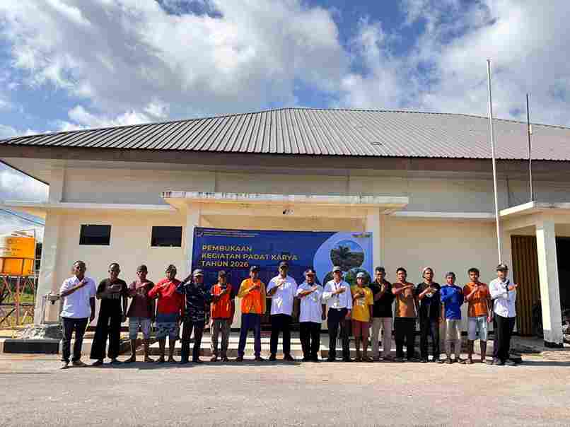 Pembukaan Kegiatan Padat Karya di Bandar Udara Lede Kalumbang