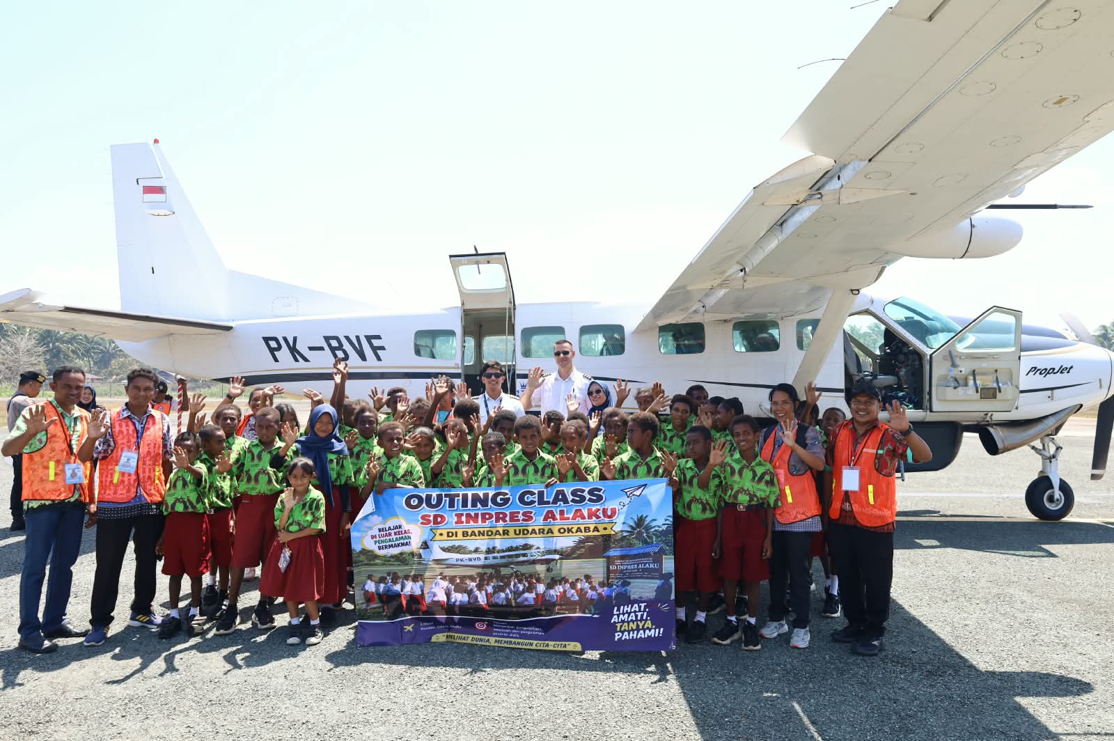 Outing Class SD Inpres Alaku Ke Bandara Okaba