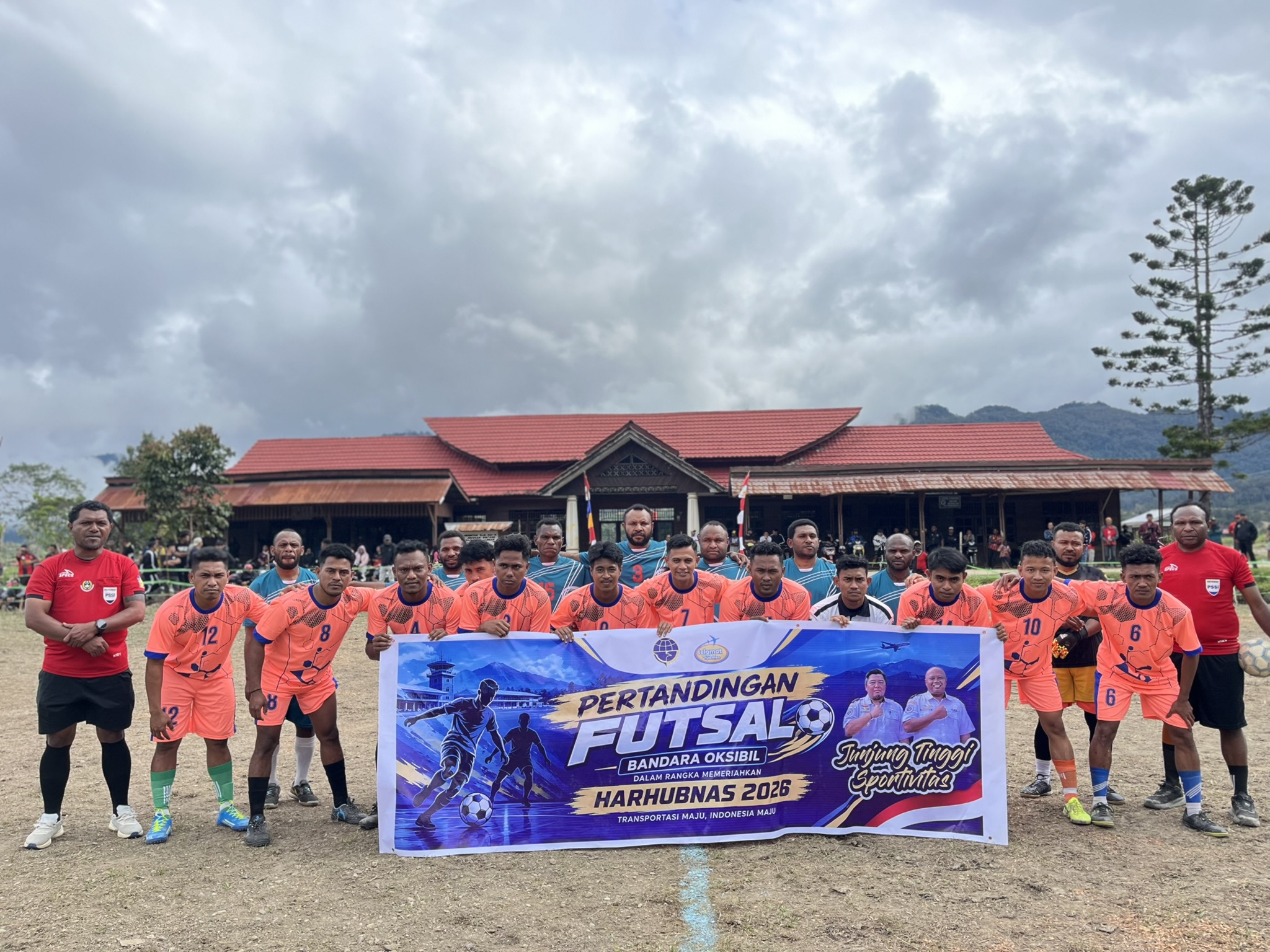 Gambar Berita dengan Judul Semarakkan Harhubnas ke-55, UPBU Oksibil Gelar Turnamen Futsal Antar Stakeholder dan Paguyuban Se-Pegunungan Bintang