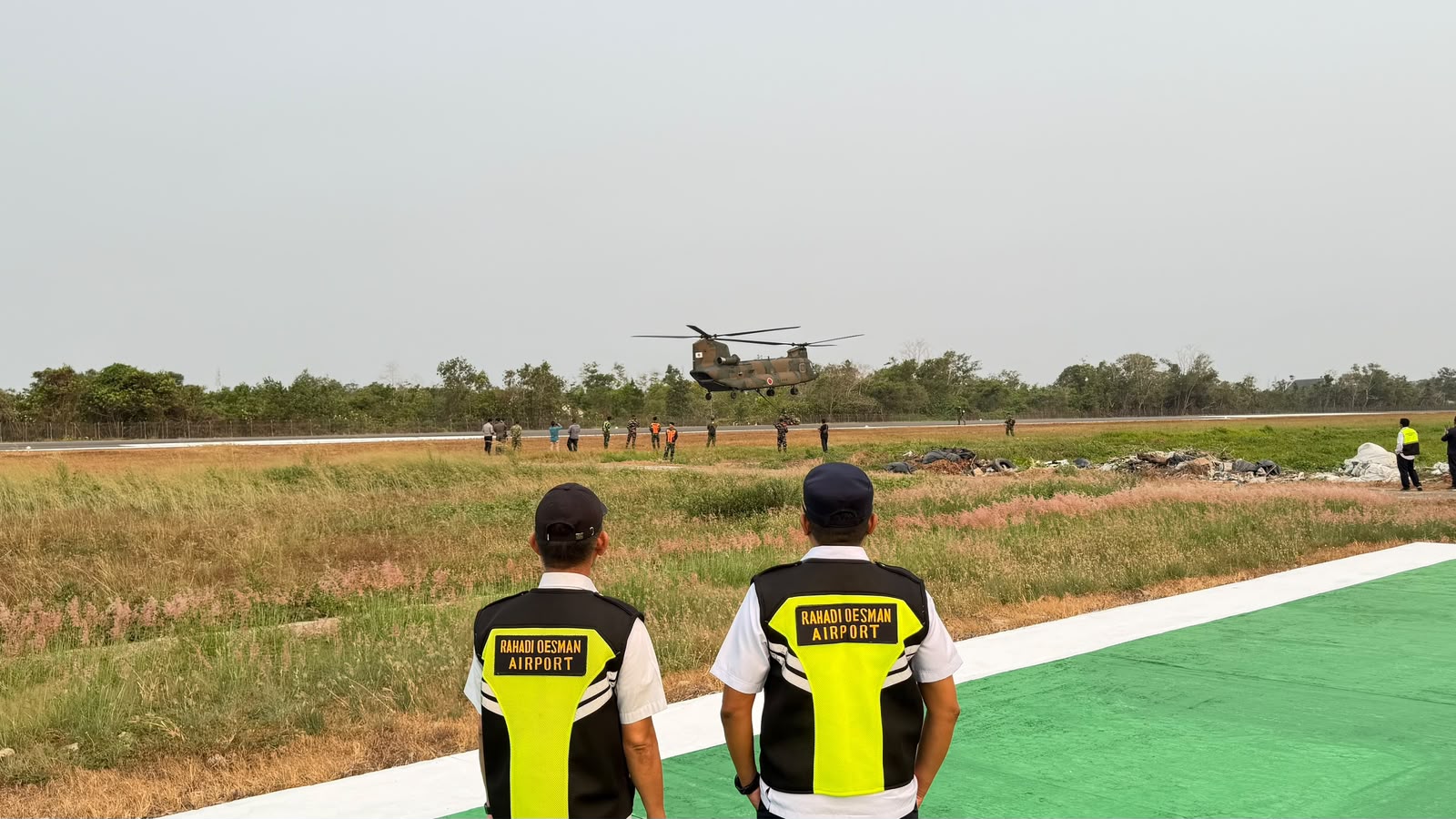 Gambar Berita dengan Judul Bandara Rahadi Osman Siap Dukung Operasi Water Bombing Karhutla Dengan CH-47 Bantuan Jepang