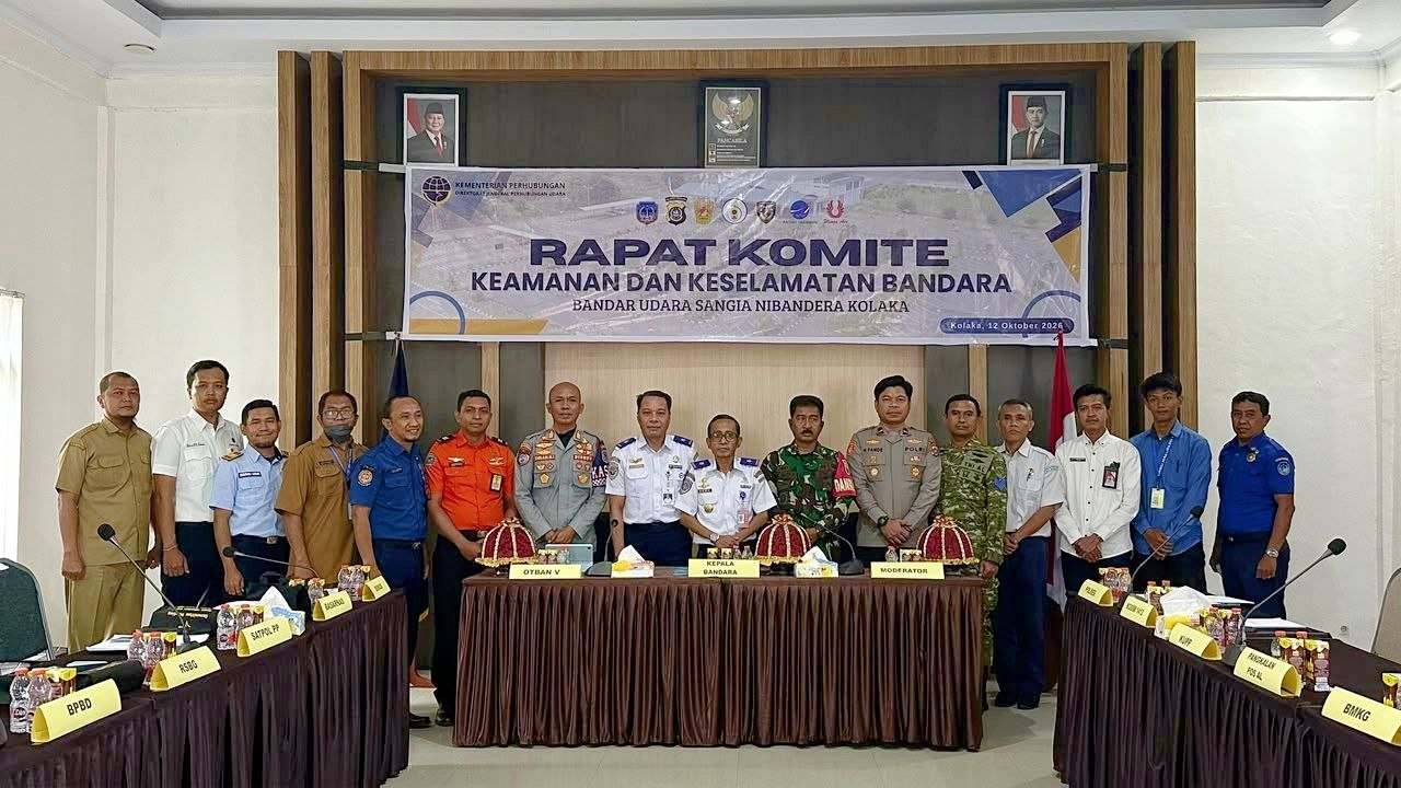 Gambar Berita dengan Judul TIGA LANGKAH BANDARA SANGIA NIBANDERA PERKUAT KEAMANAN DAN KESELAMATAN PENERBANGAN MELALUI RAPAT KOMITE, TABLE TOP EXERCISE BERBASIS AI DAN PEMUSNAHAN BARANG SITAAN