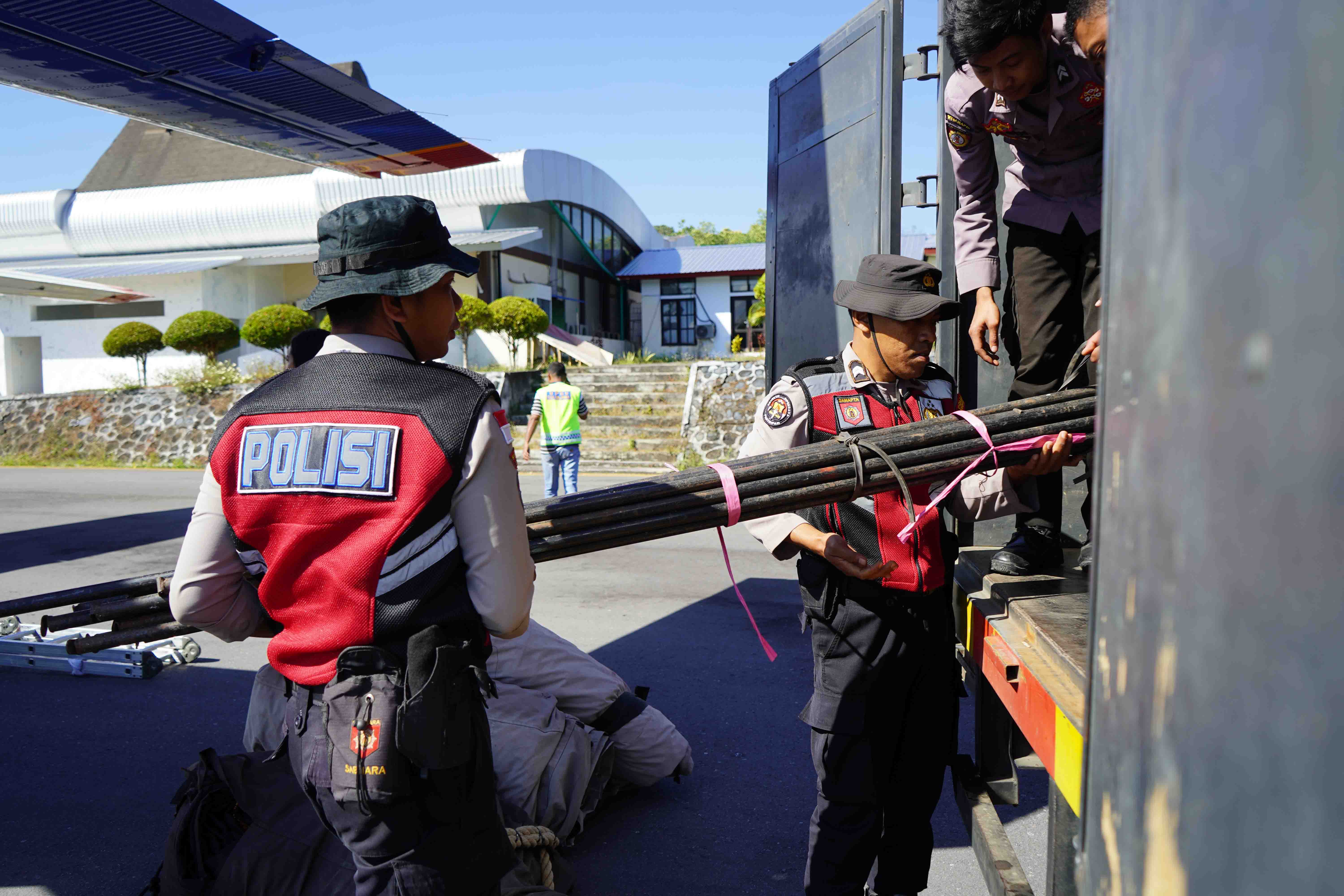 Polda NTT Salurkan 1.000 Tenda untuk Masyarakat Terdampak Gempa Flores