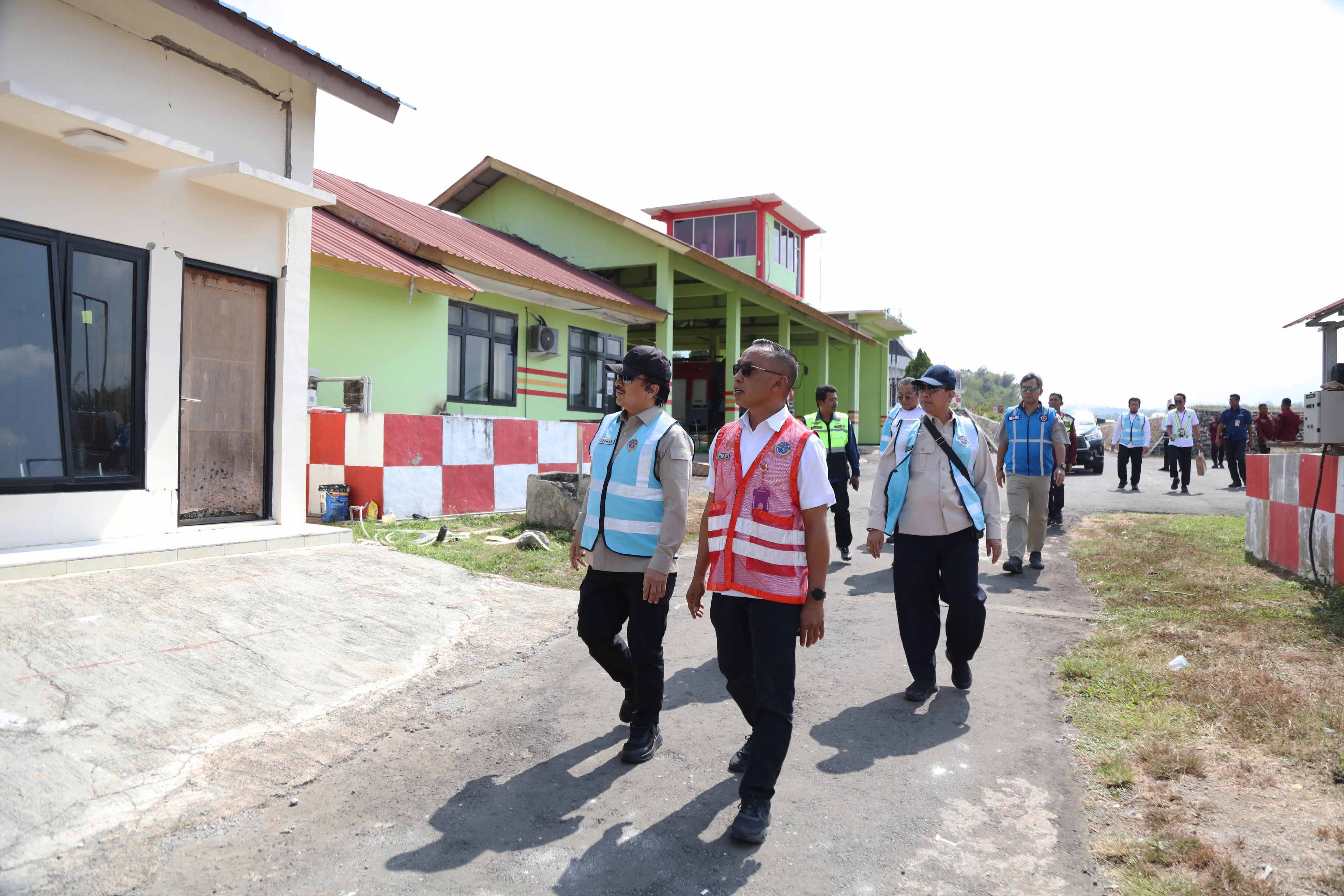 Gambar Berita dengan Judul Dirjen Perhubungan Udara Tinjau Langsung Kondisi Bandara Soa-Bajawa Pascagempa