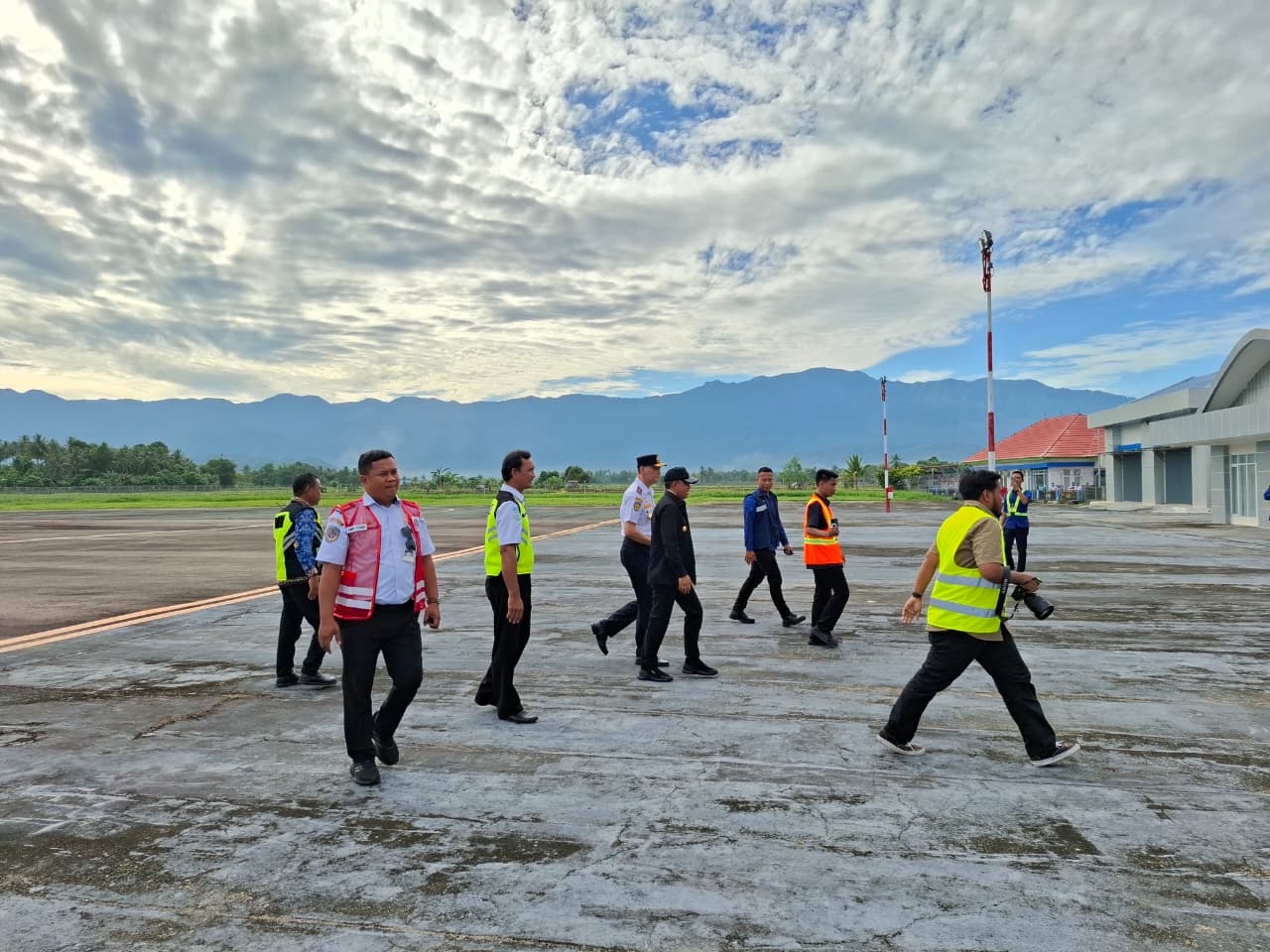 Gambar Berita dengan Judul Gubernur Anwar Hafid Hadiri Peringatan HUT Satpol PP, Satlinmas, dan Damkar Tingkat Provinsi Sulawesi Tengah di Tolitoli