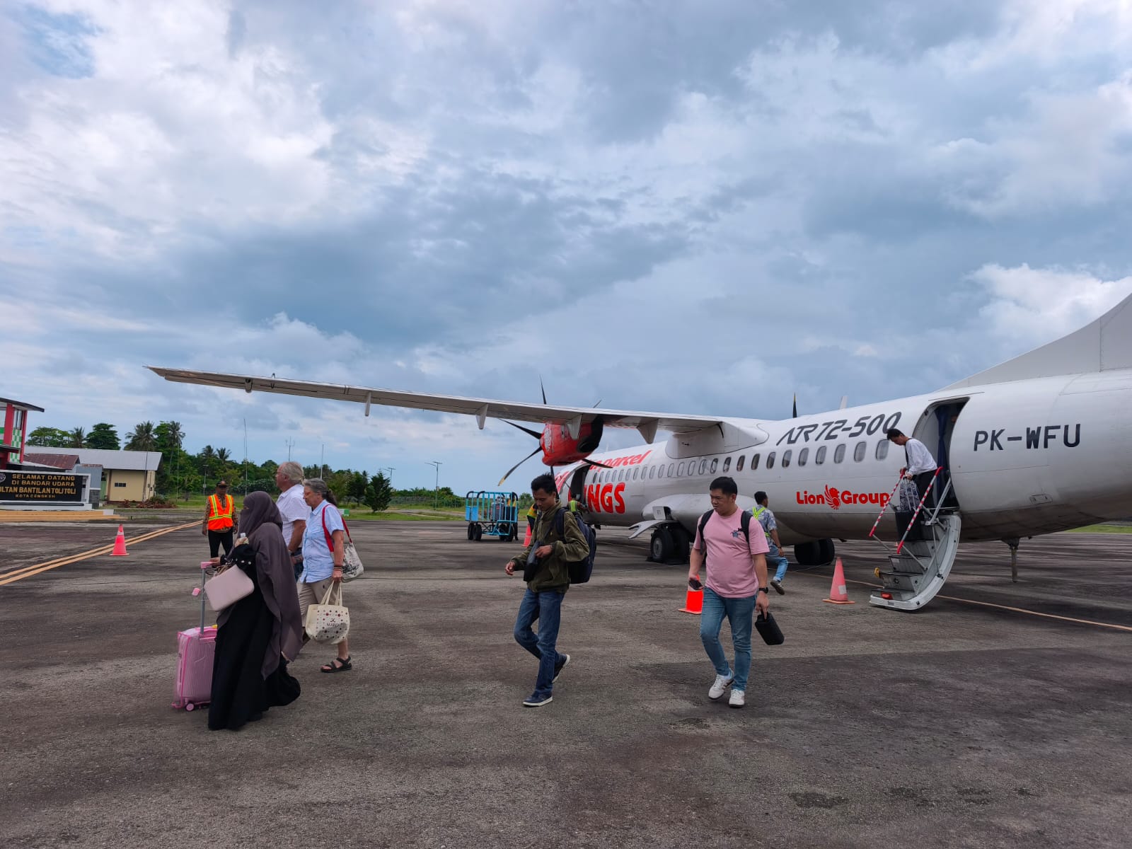 Gambar Berita dengan Judul Kabut Asap Tebal Selimuti Tolitoli, Penerbangan di Bandara Sultan Bantilan Batalkan Jadwal