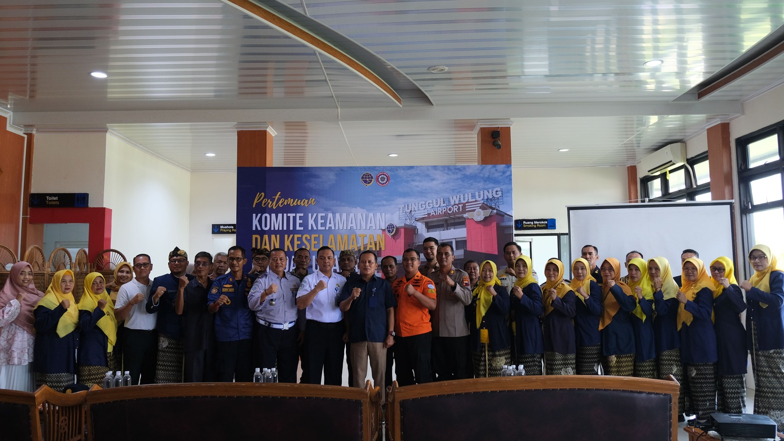 Gambar Berita dengan Judul Perkuat Sinergi Antarinstansi, Bandara Tunggul Wulung Laksanakan Pertemuan Komite Keamanan dan Keselamatan