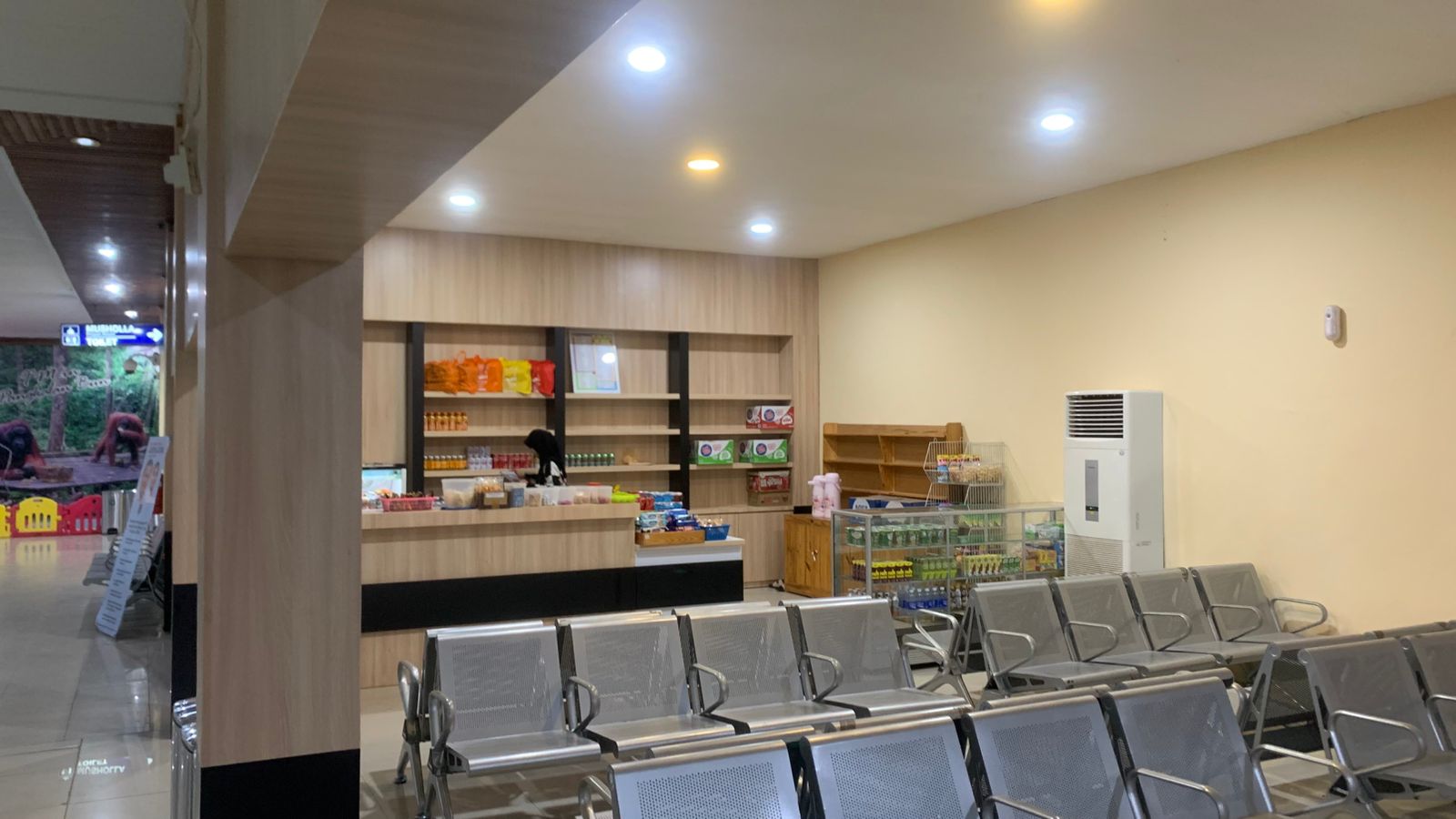 Toko makanan dan minuman