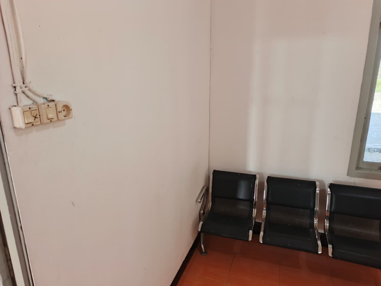 Fasilitas Pengisian Daya (Charging Station)