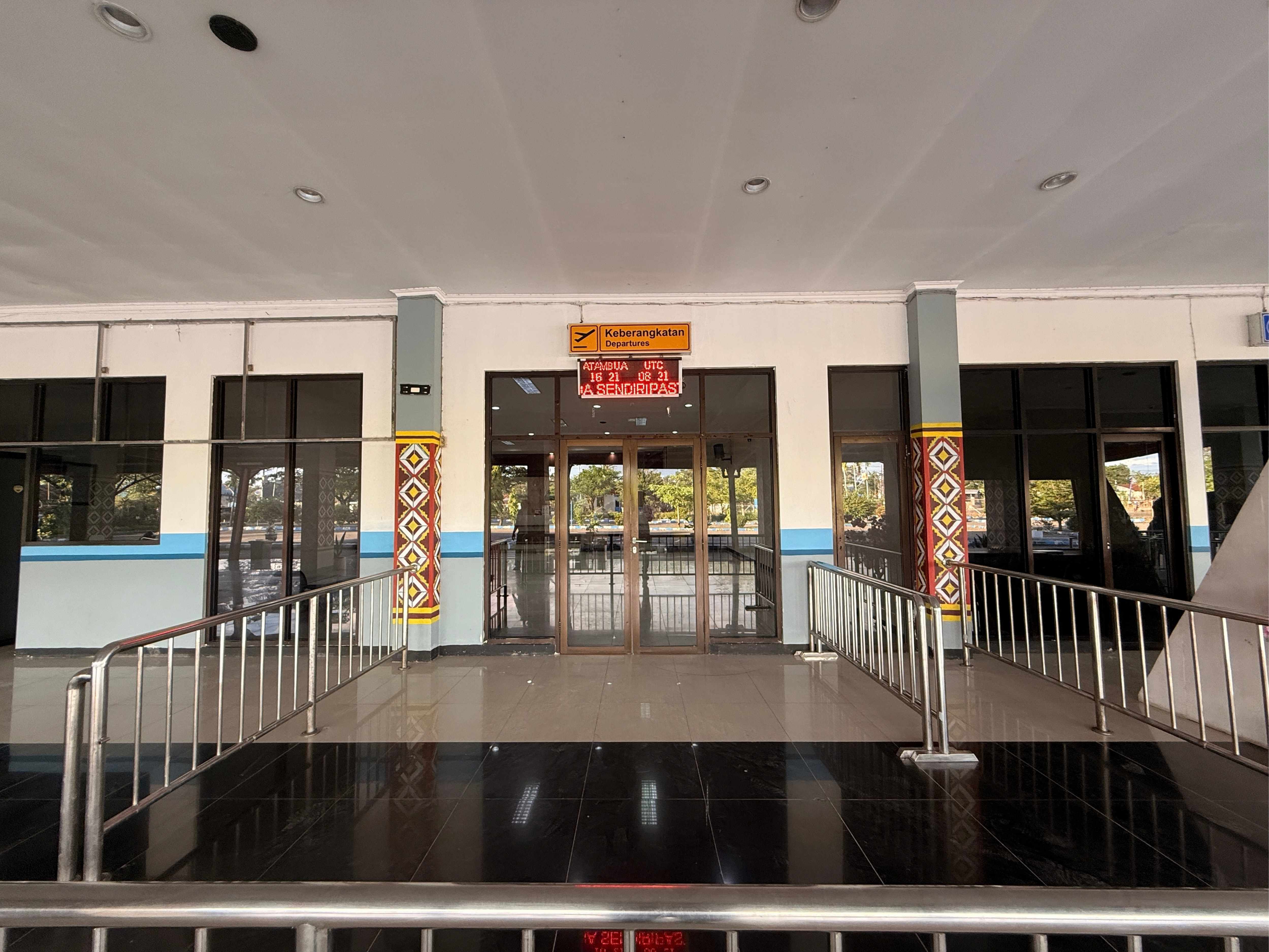 Area Keberangkatan - Foto 2
