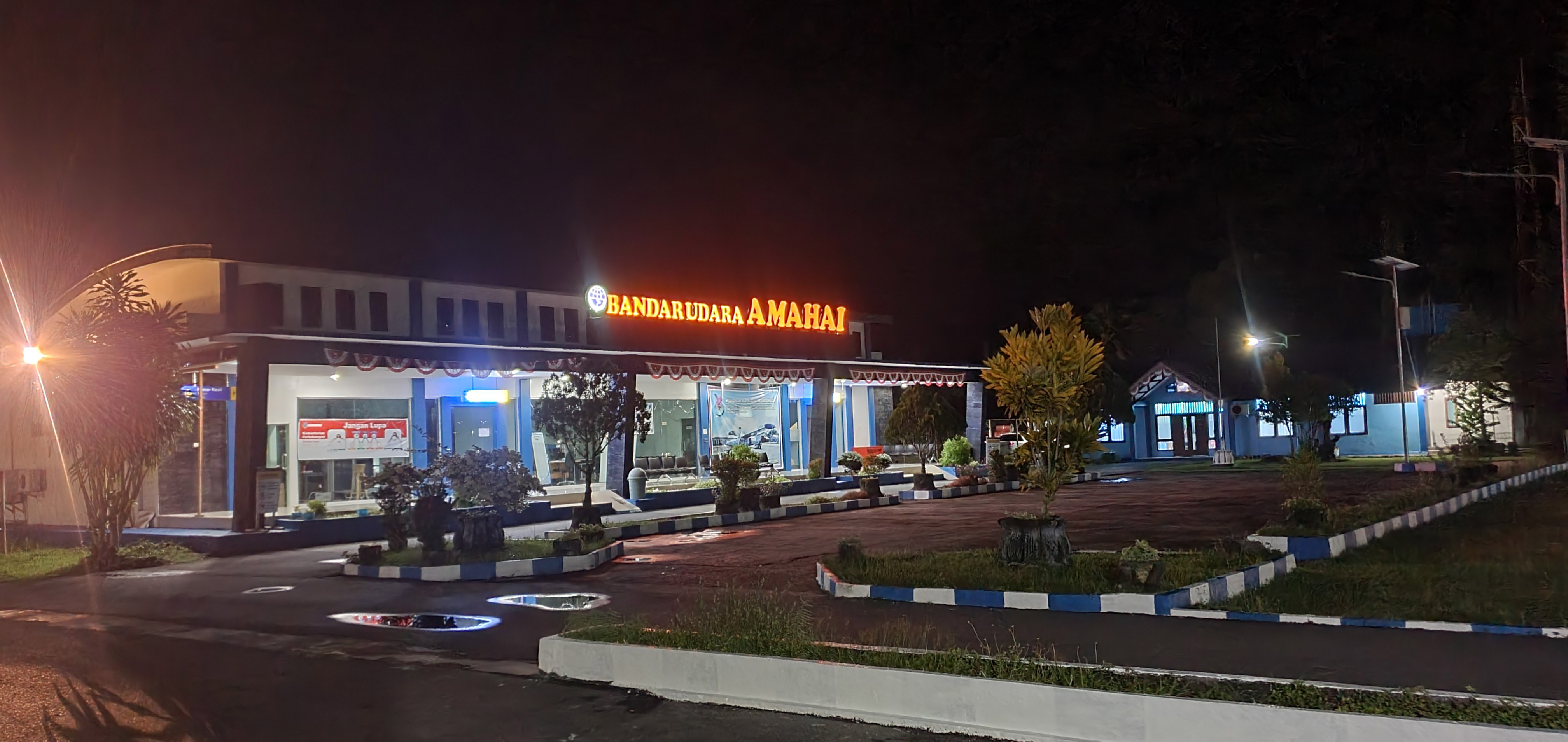 Bandar Udara Amahai - Foto 1