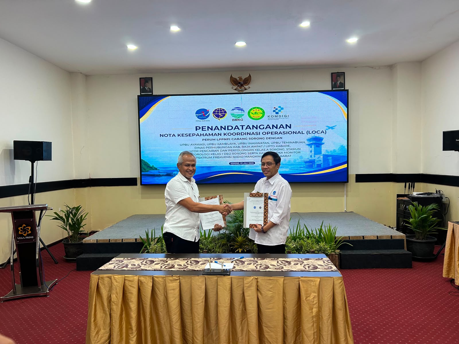 Penandatanganan Nota Kesepahaman Koordinasi Operasional (LOCA) antara UPBU Kelas III Ayawasi dan Perum LPPNPI Cabang Sorong - Foto 1