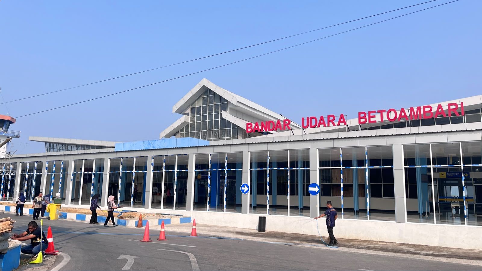 KEGIATAN GERAK BERSIH BANDARA BETOAMBARI - Foto 12