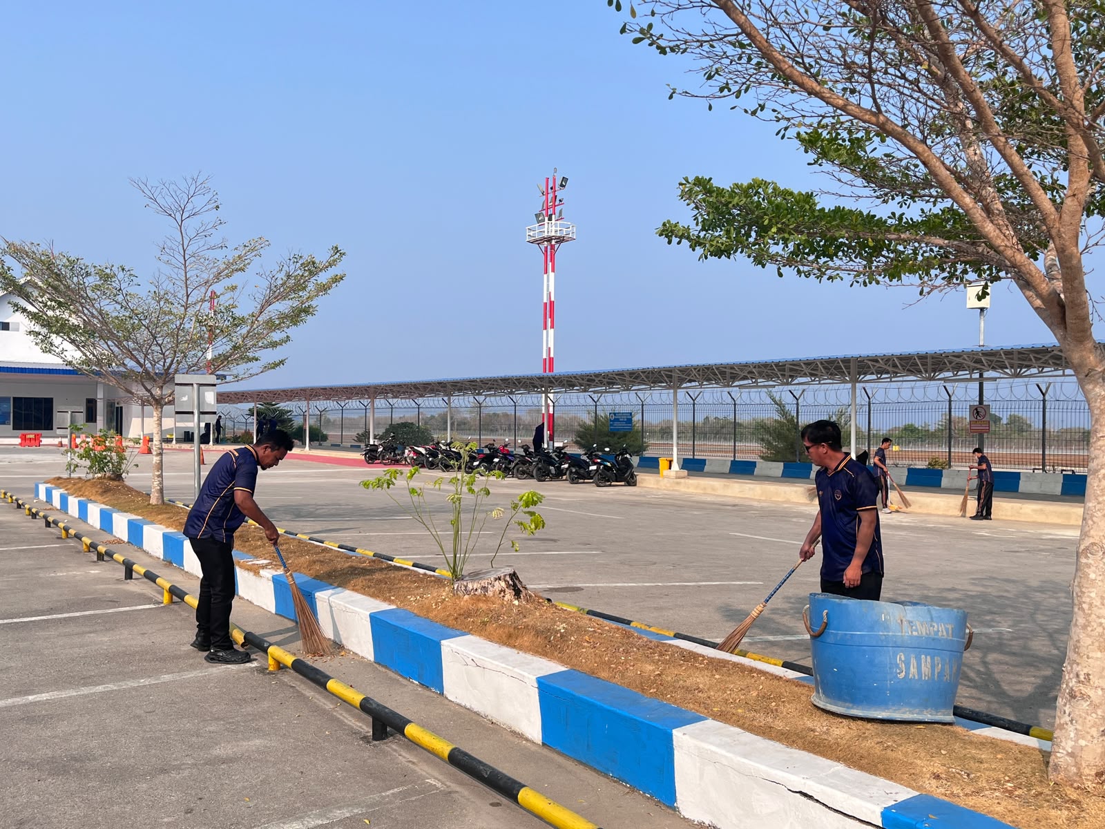 KEGIATAN GERAK BERSIH BANDARA BETOAMBARI - Foto 3