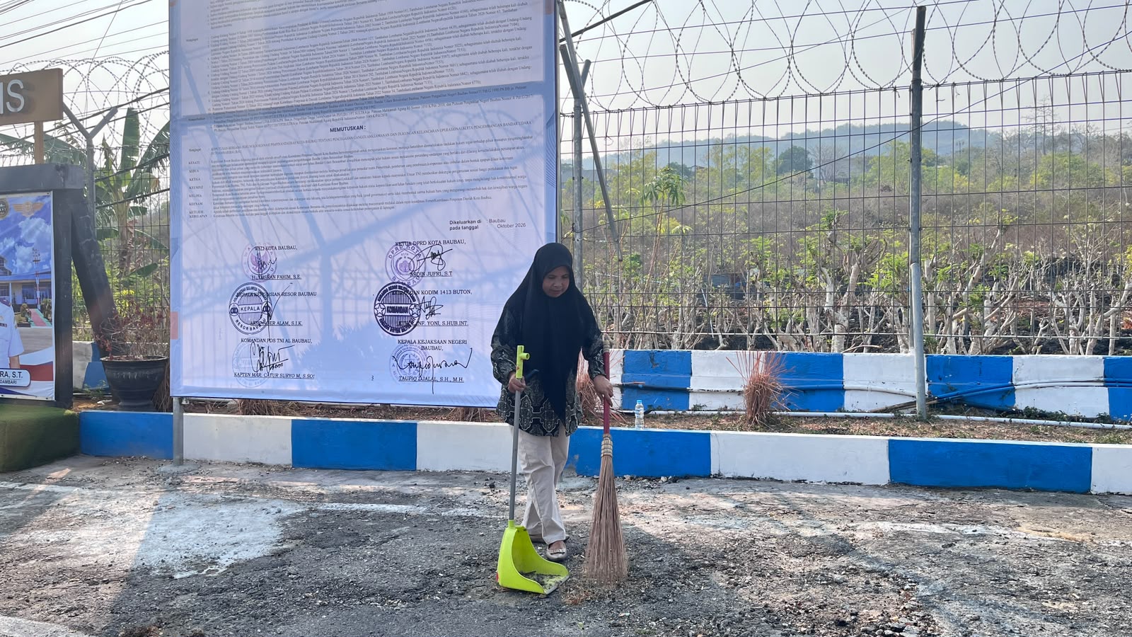 KEGIATAN GERAK BERSIH BANDARA BETOAMBARI - Foto 9