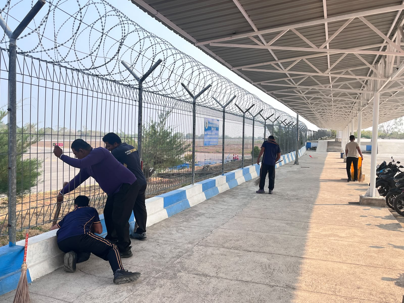KEGIATAN GERAK BERSIH BANDARA BETOAMBARI - Foto 4