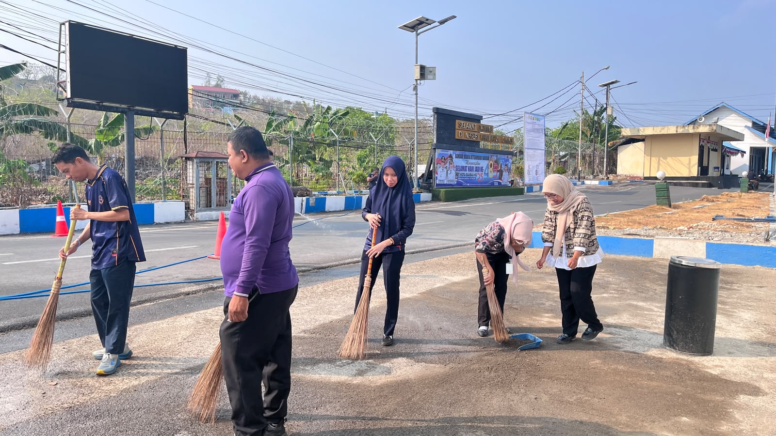KEGIATAN GERAK BERSIH BANDARA BETOAMBARI - Foto 7