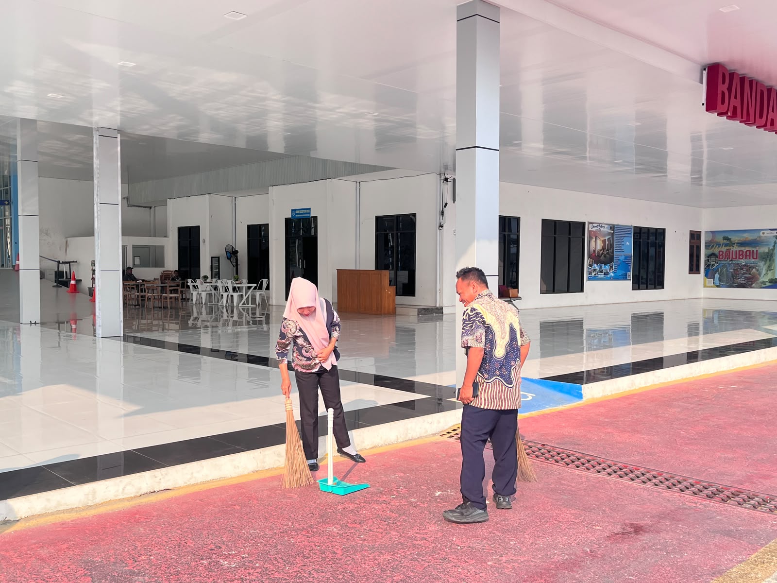 KEGIATAN GERAK BERSIH BANDARA BETOAMBARI - Foto 3