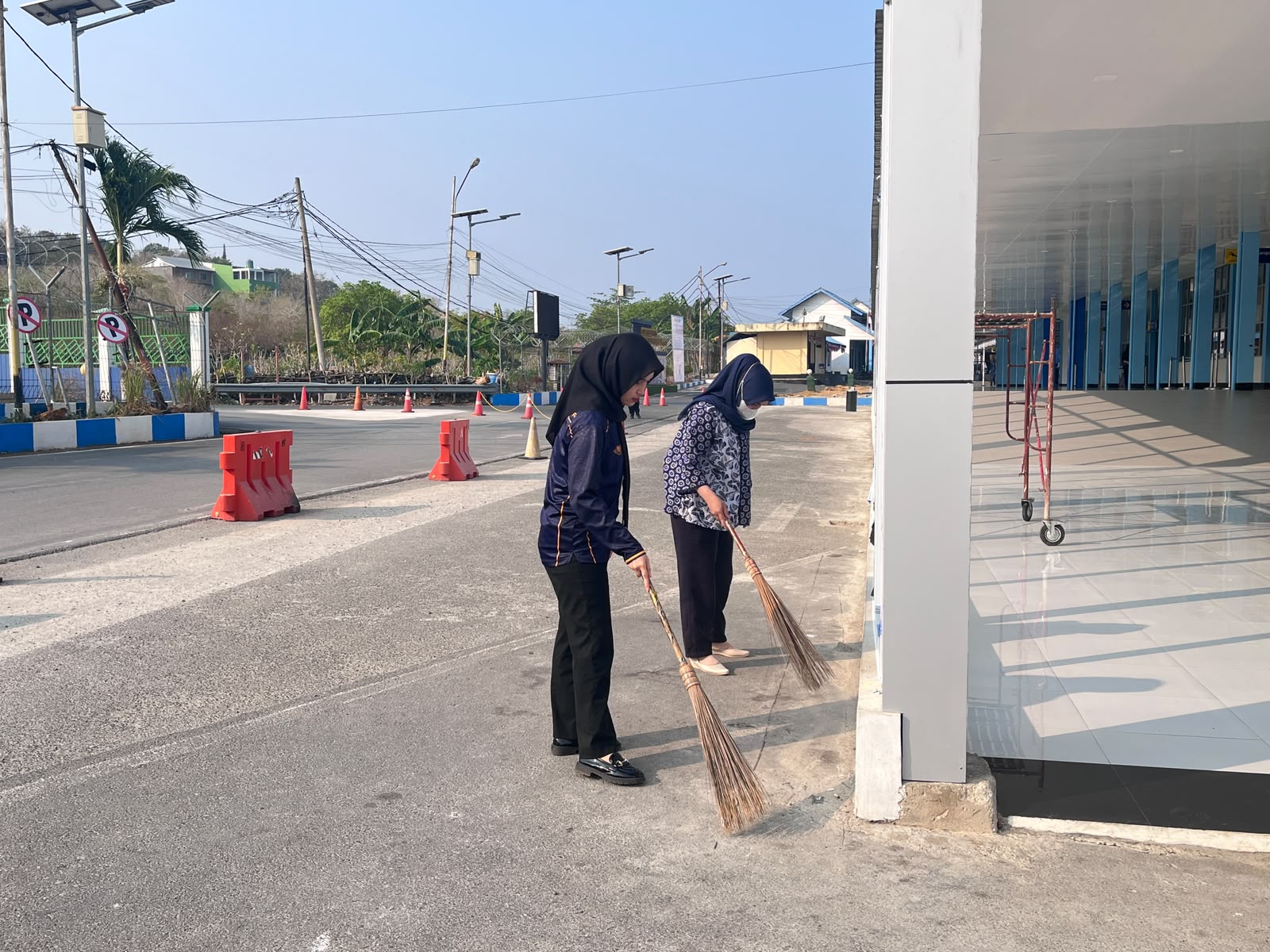 KEGIATAN GERAK BERSIH BANDARA BETOAMBARI - Foto 1