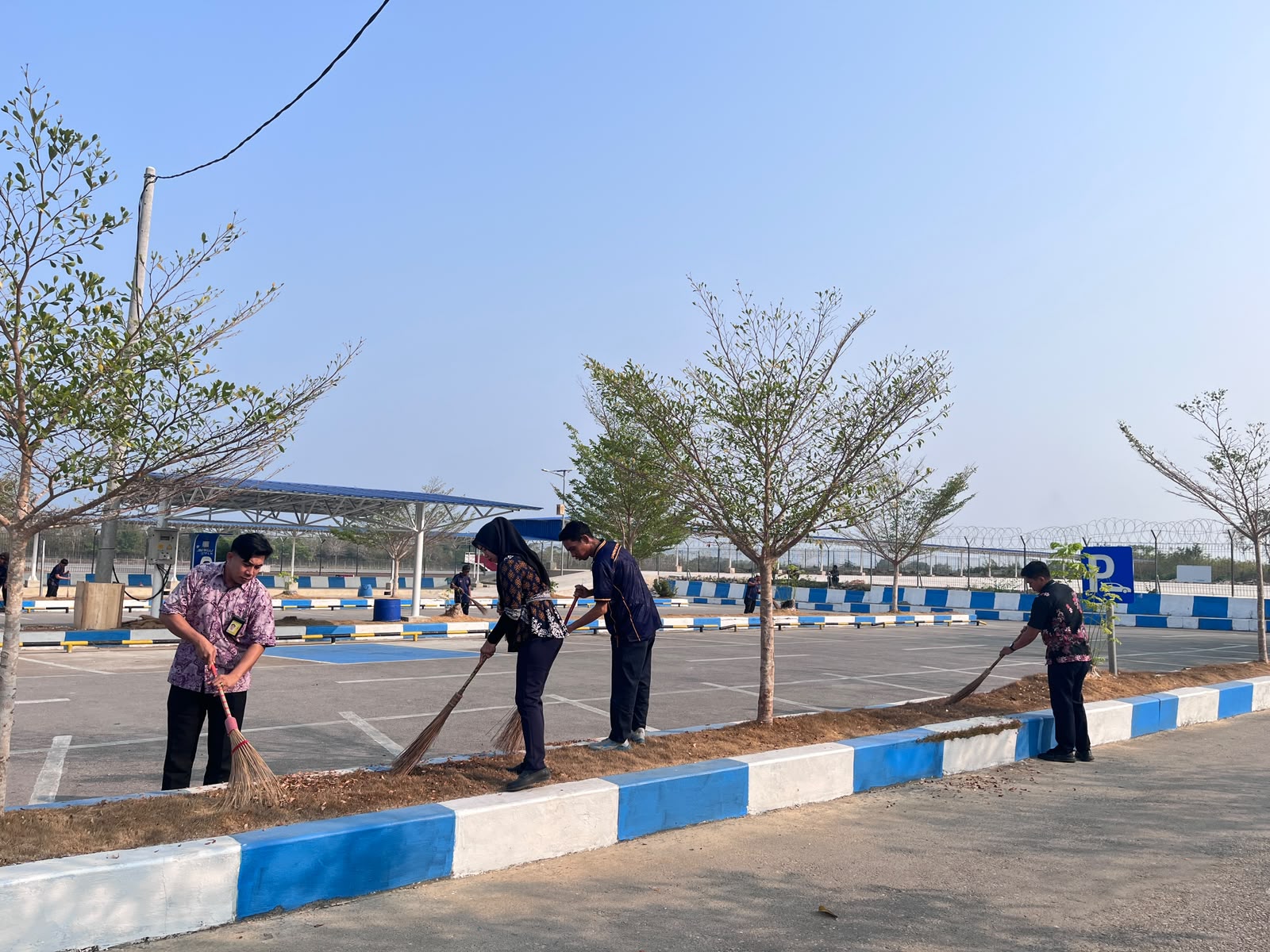KEGIATAN GERAK BERSIH BANDARA BETOAMBARI - Foto 2