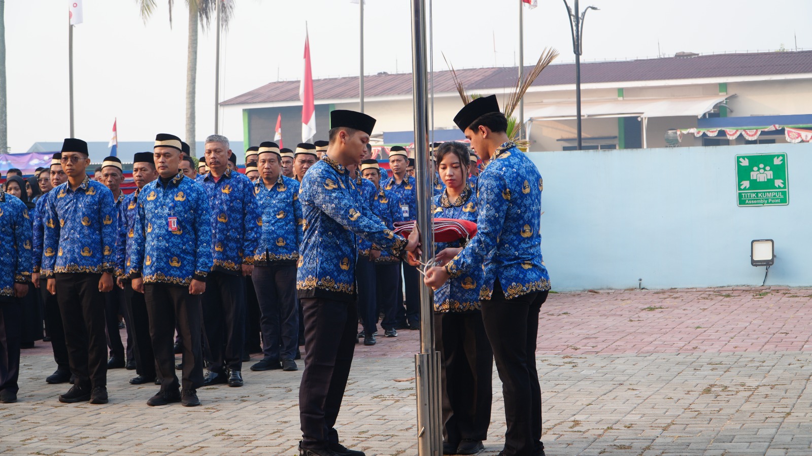 Upacara HUT ke 81 Republik Indonesia - Foto 11