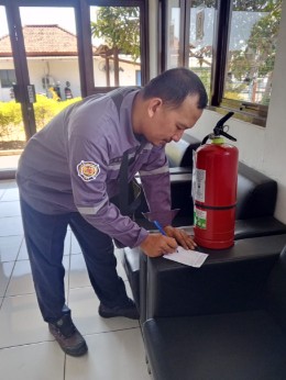 Pengecekan Tabung APAR - Foto 2