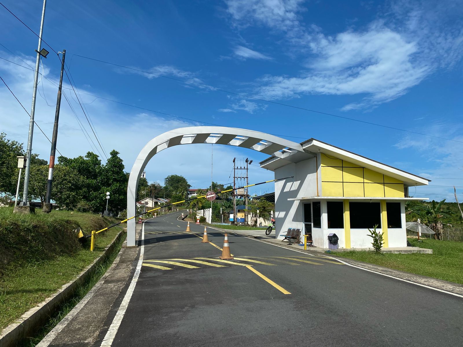 Gerbang Masuk dan Pos Avsec - Foto 1