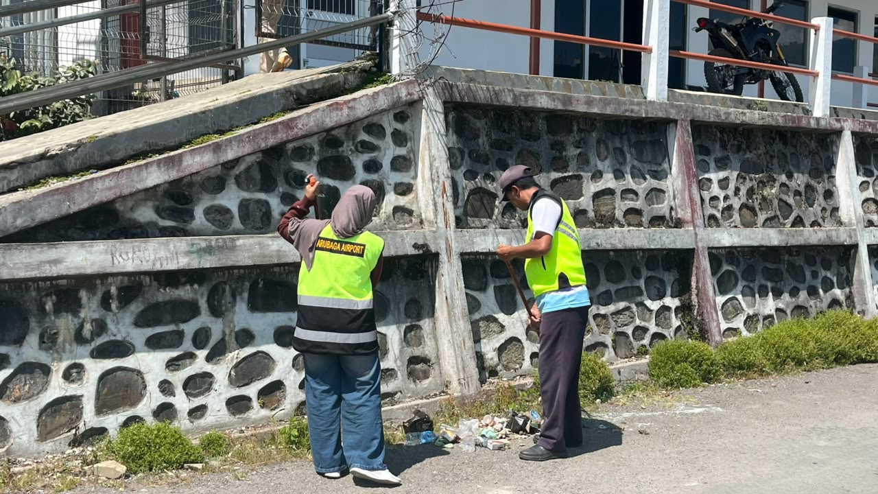 KEGIATAN KURVEI DI LINKUNGAN BANDAR UDARA KARUBAGA - Foto 2