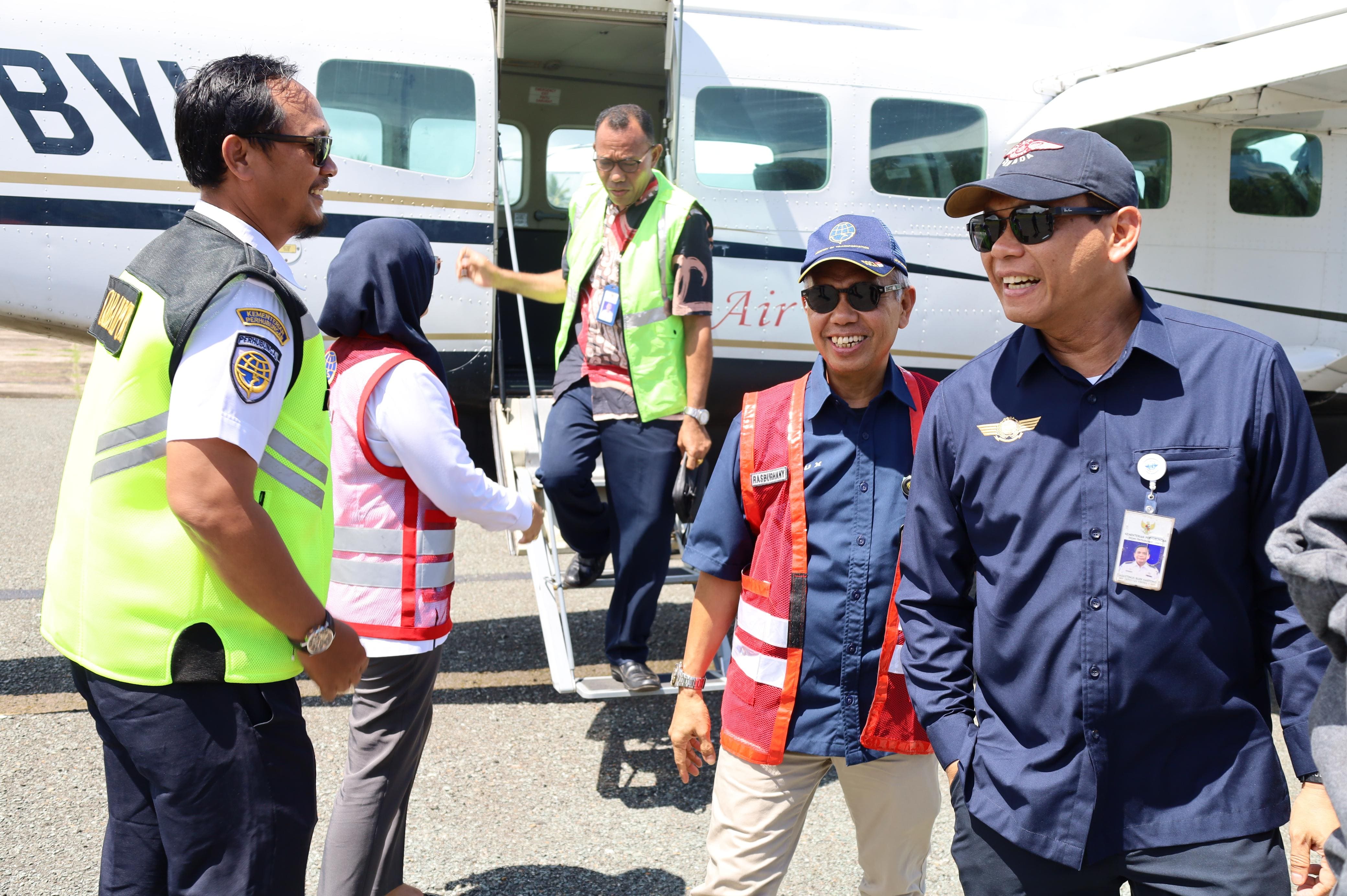 KUNJUNGAN DIREKTUR ANGKUTAN UDARA - Foto 1