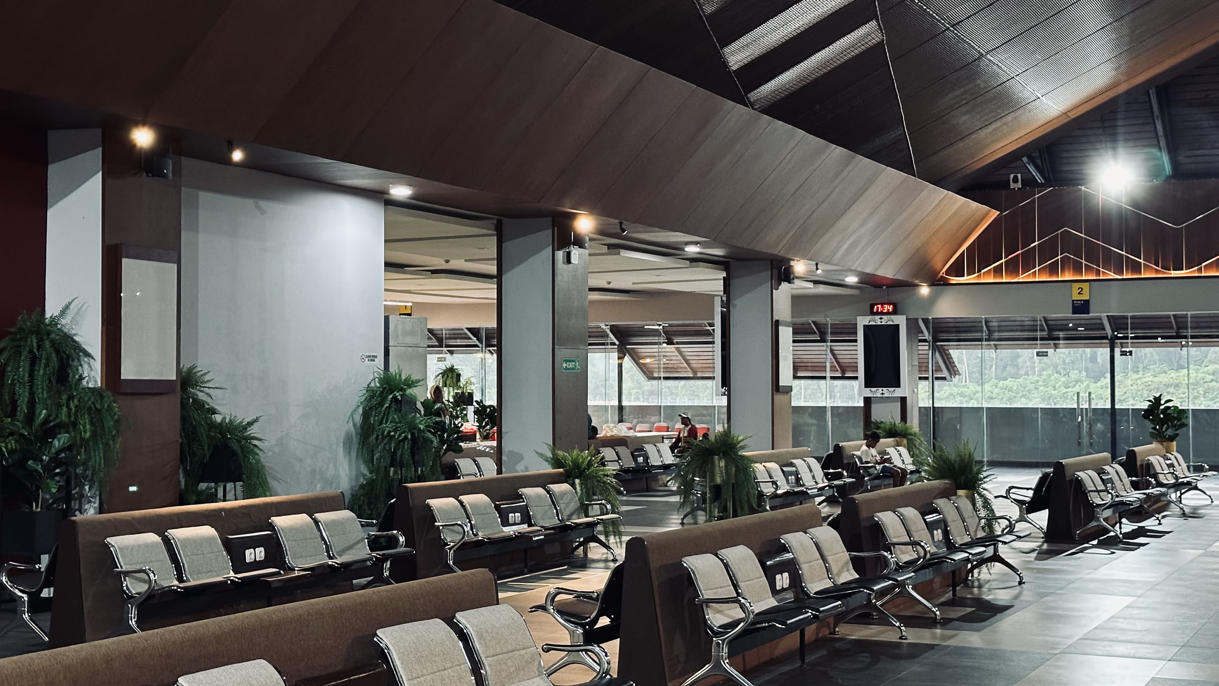 Interior Terminal Bandara Siboru - Foto 2